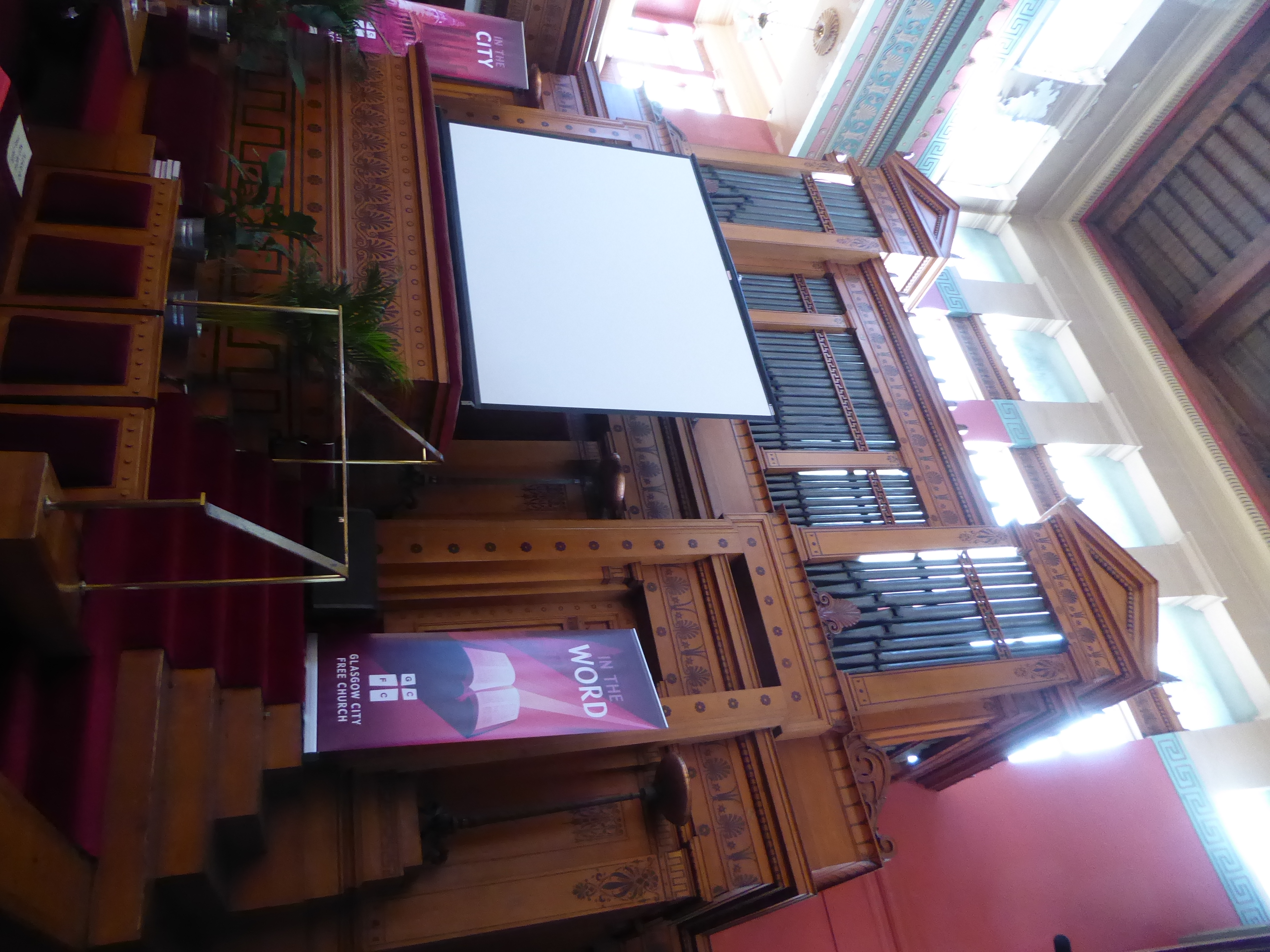 The organ was added in 1904 and fits the space much better than the wretched screen.