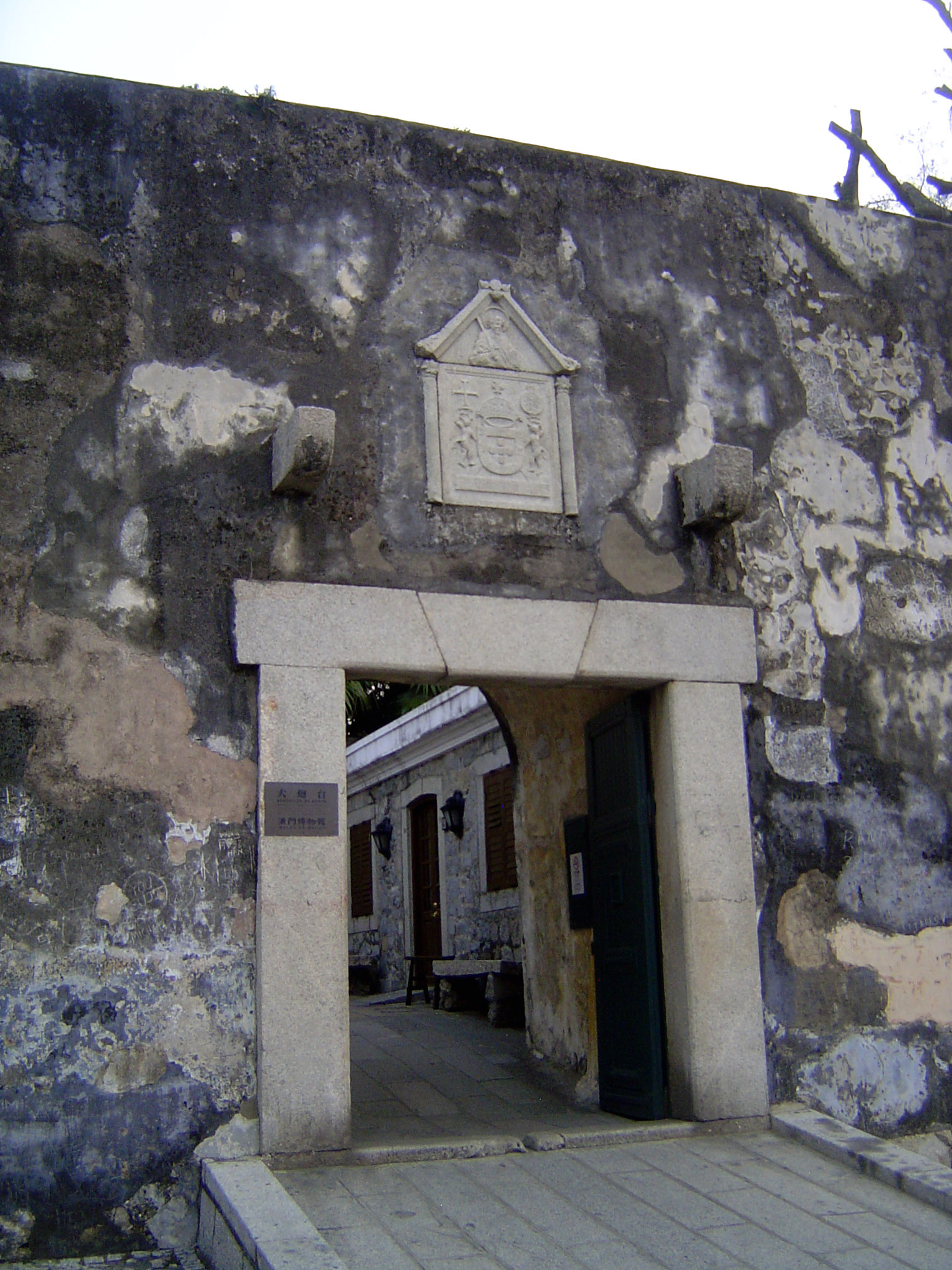 Now it's wide open; previously, visitors had to ask permission from the guards on duty.