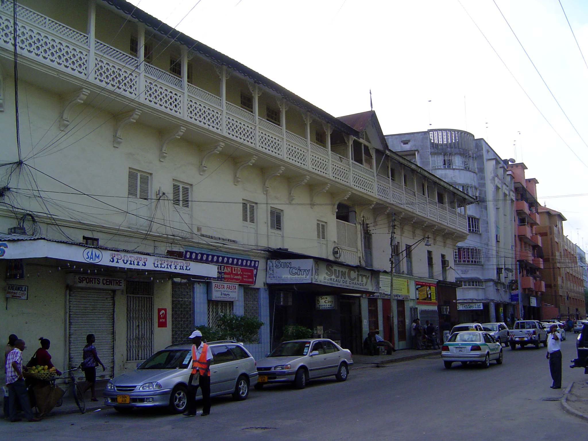 Meanwhile the German and the British city had a commercial district, its buildings hardly changed since the 1950s.