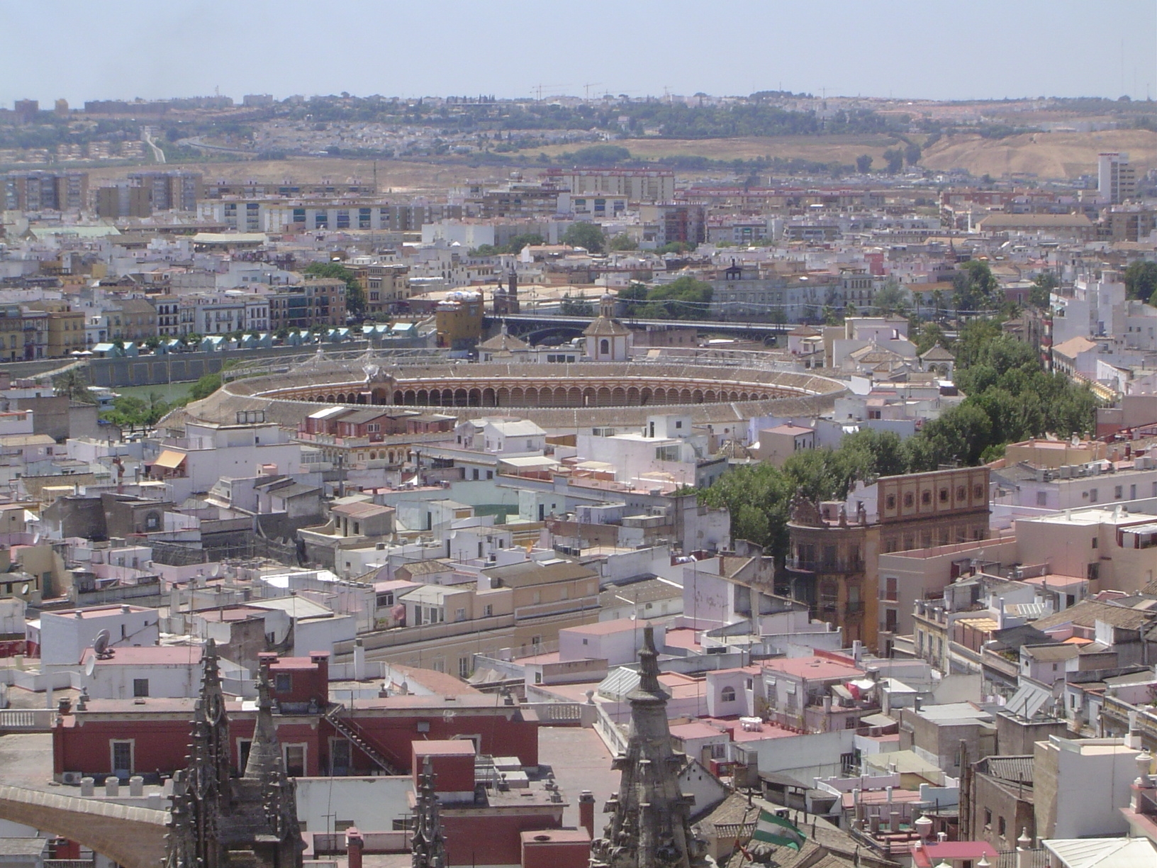 West, to the Plaza de Toros; the Quadalquivir can be glimpsed just behind it, on the left.