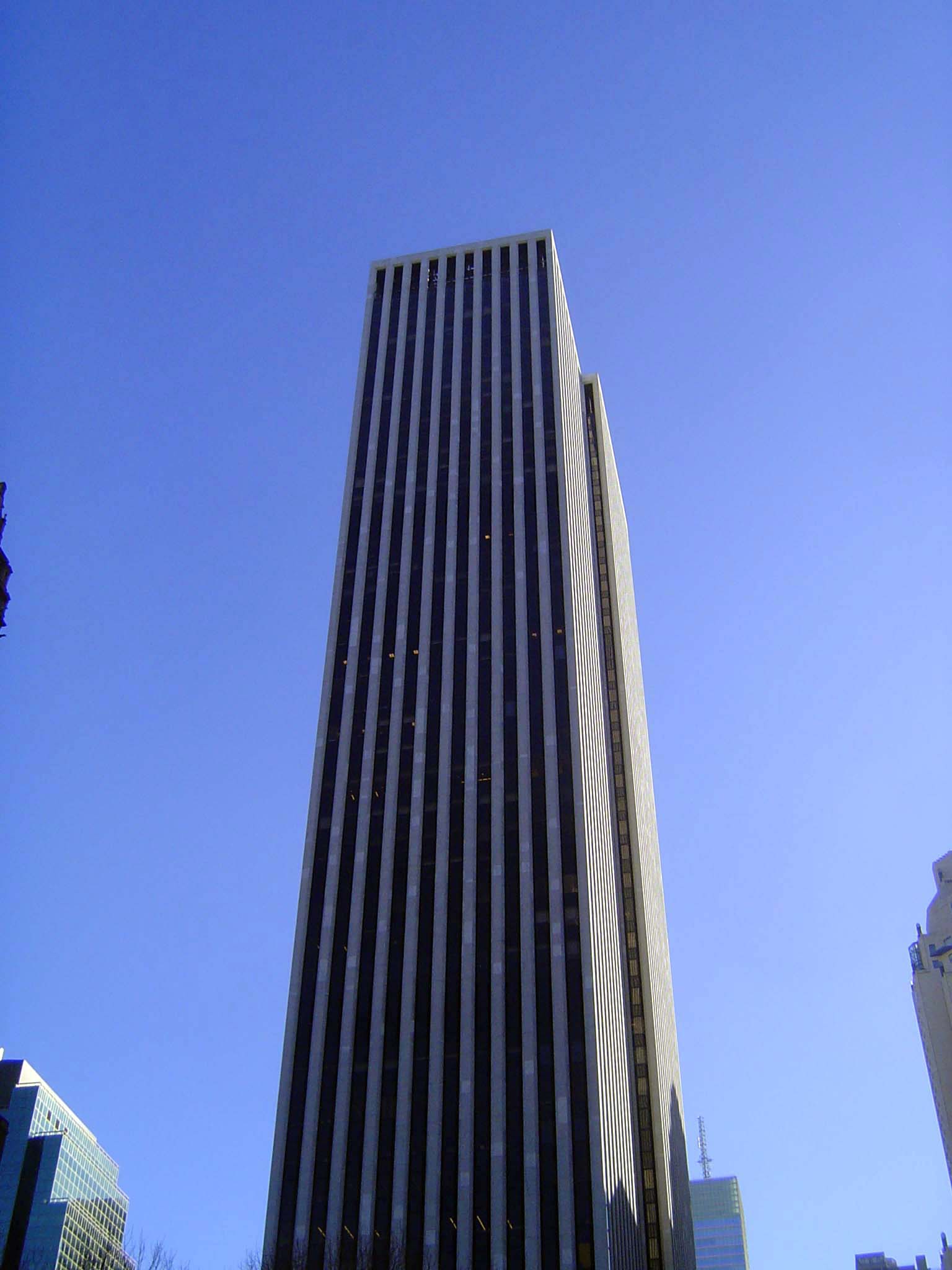 Edward Durell Stone's General Motors Building opened in 1968 on the site of the Savoy Plaza Hotel.