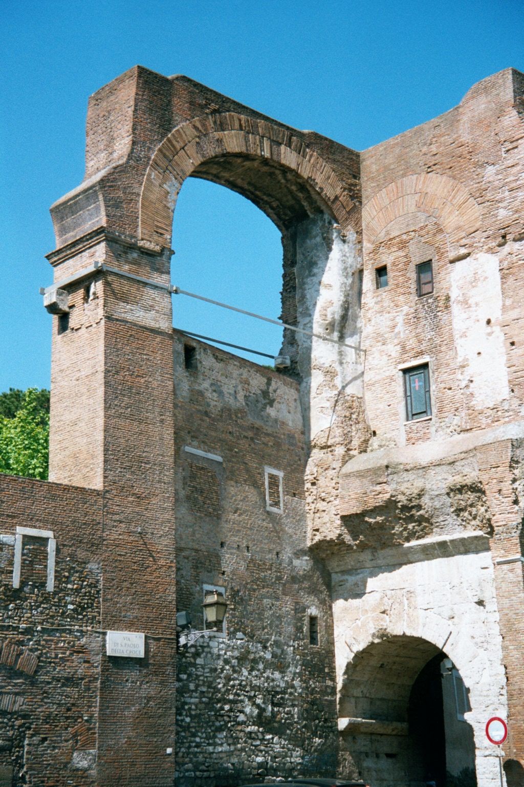 Two thousand feet upstream, the aqueduct flowed over the Arch of Dolabella on the Via San Paolo Della Croce.