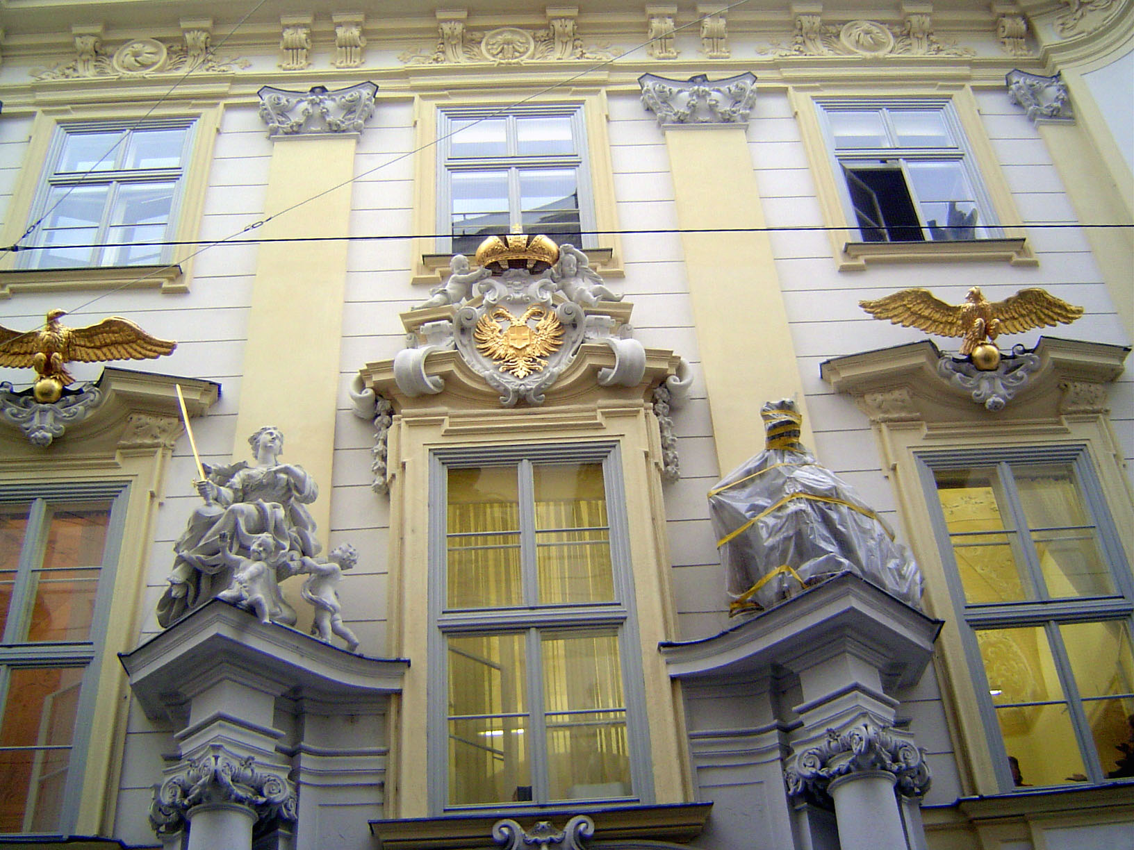 Vienna was heavily rebuilt in the 19th Century. One of the new buildings at that time was a grand city hall, which replaced this building, k