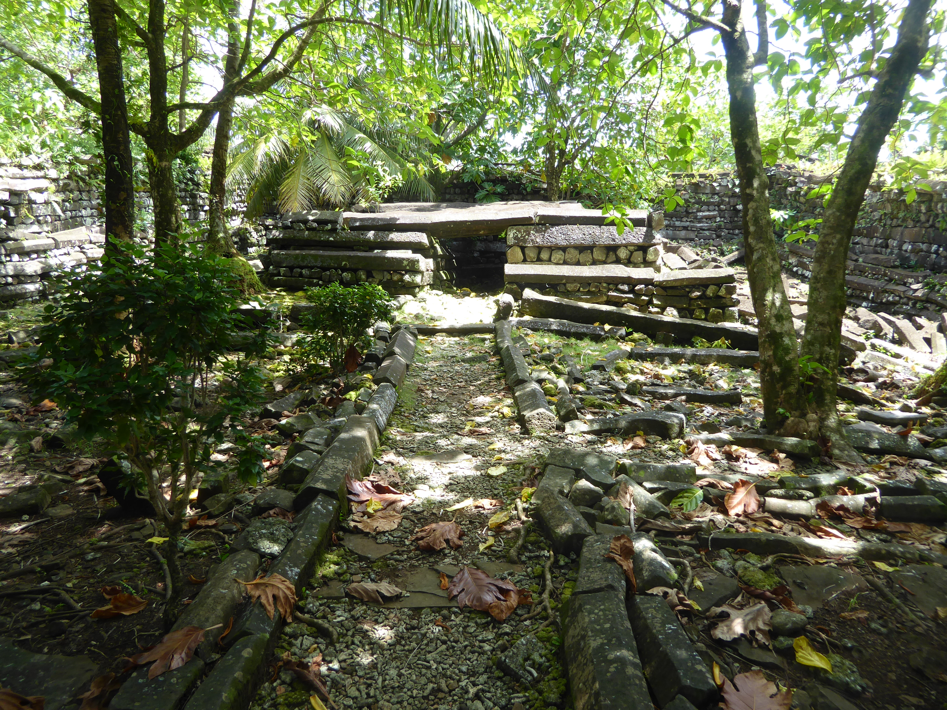 Since Independence, archaeologists have taken apart the first saudeleur's tomb, in the center of the enclosure, with the proverbial comb. A