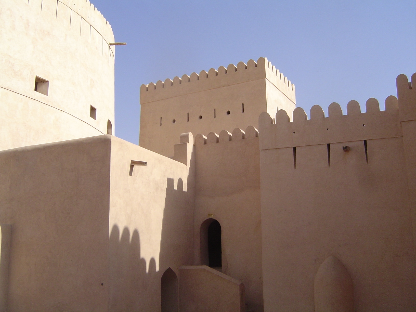 Adjoining it is a palace. Unlike the Lalali and Mirani forts of Muscat, which were begun by the Portuguese, Nizwa Fort was an Omani producti