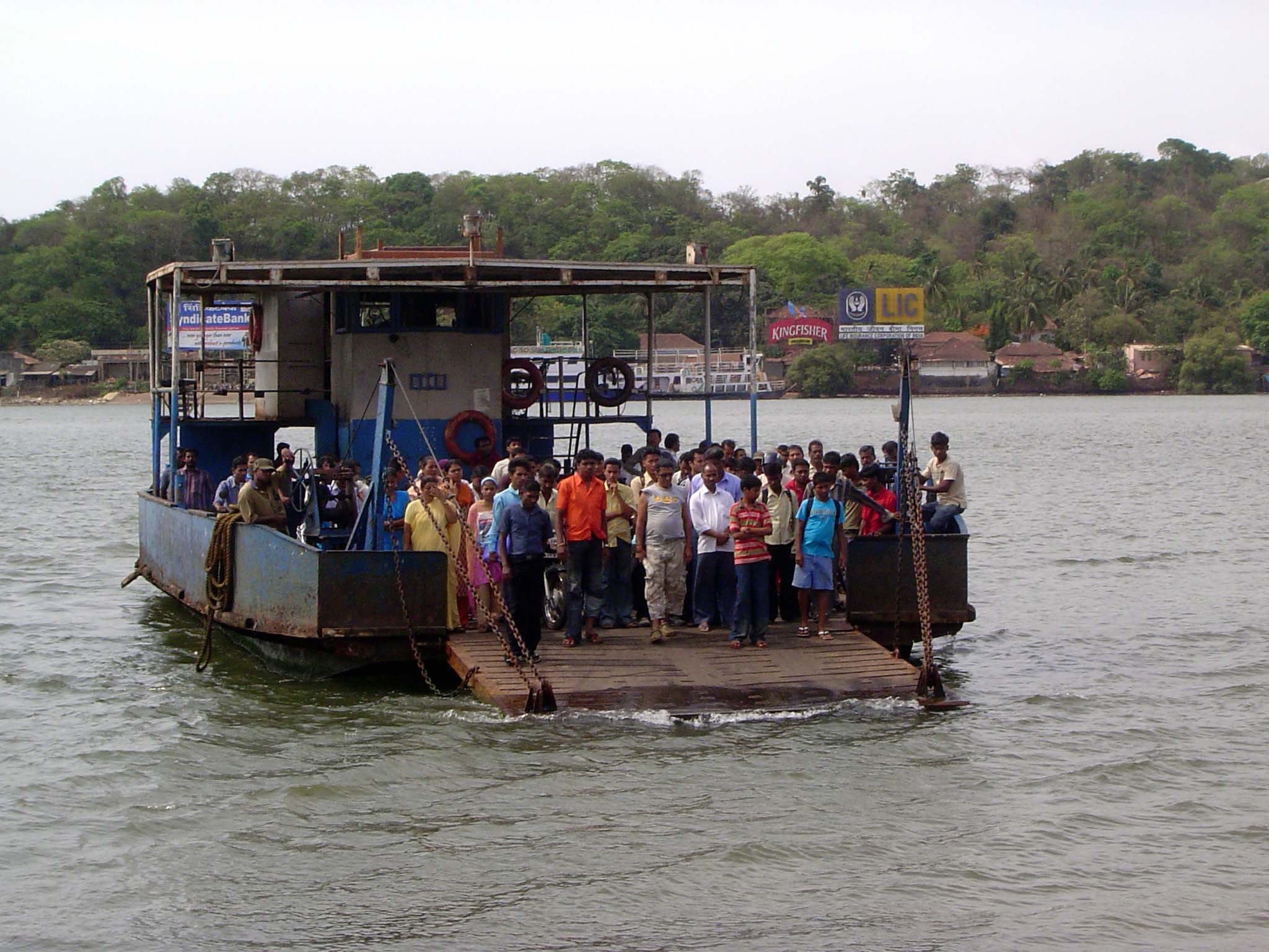 Despite the new bridge across the Mandovi, old ferries stay busy.