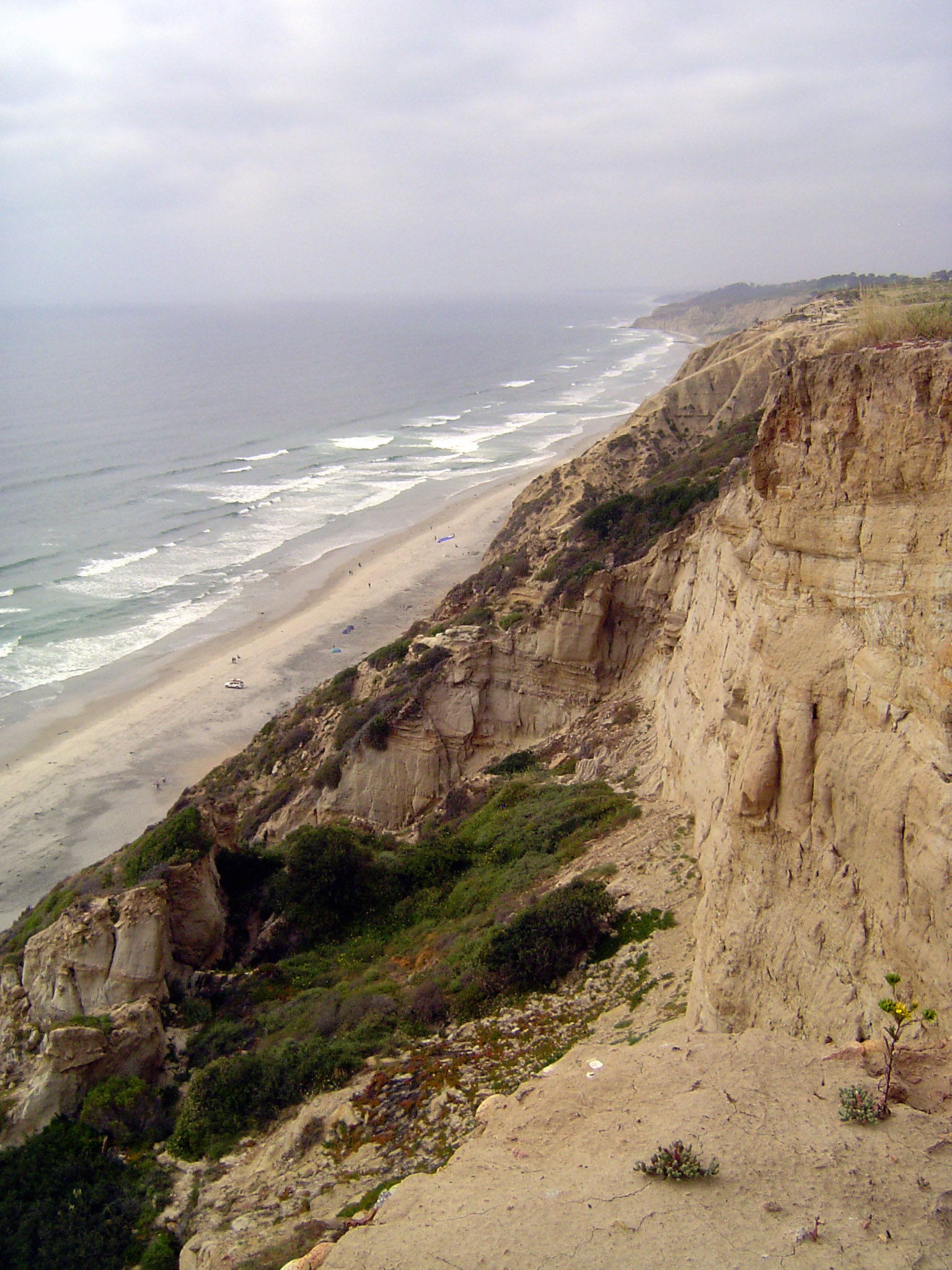 Better to play at the beach, here with the soft cliffs between Del Mar and La Jolla. How the students at UC San Diego, just to the east, fin