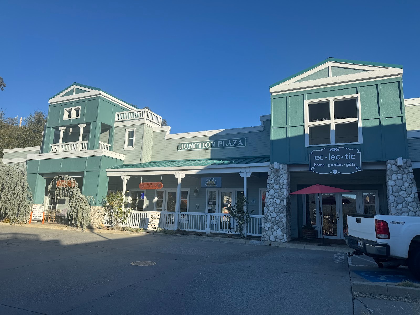 Oakhurst has no historic district the Census didn't even recognize it as a "Census Designated Place" until 1980, but developers try to make