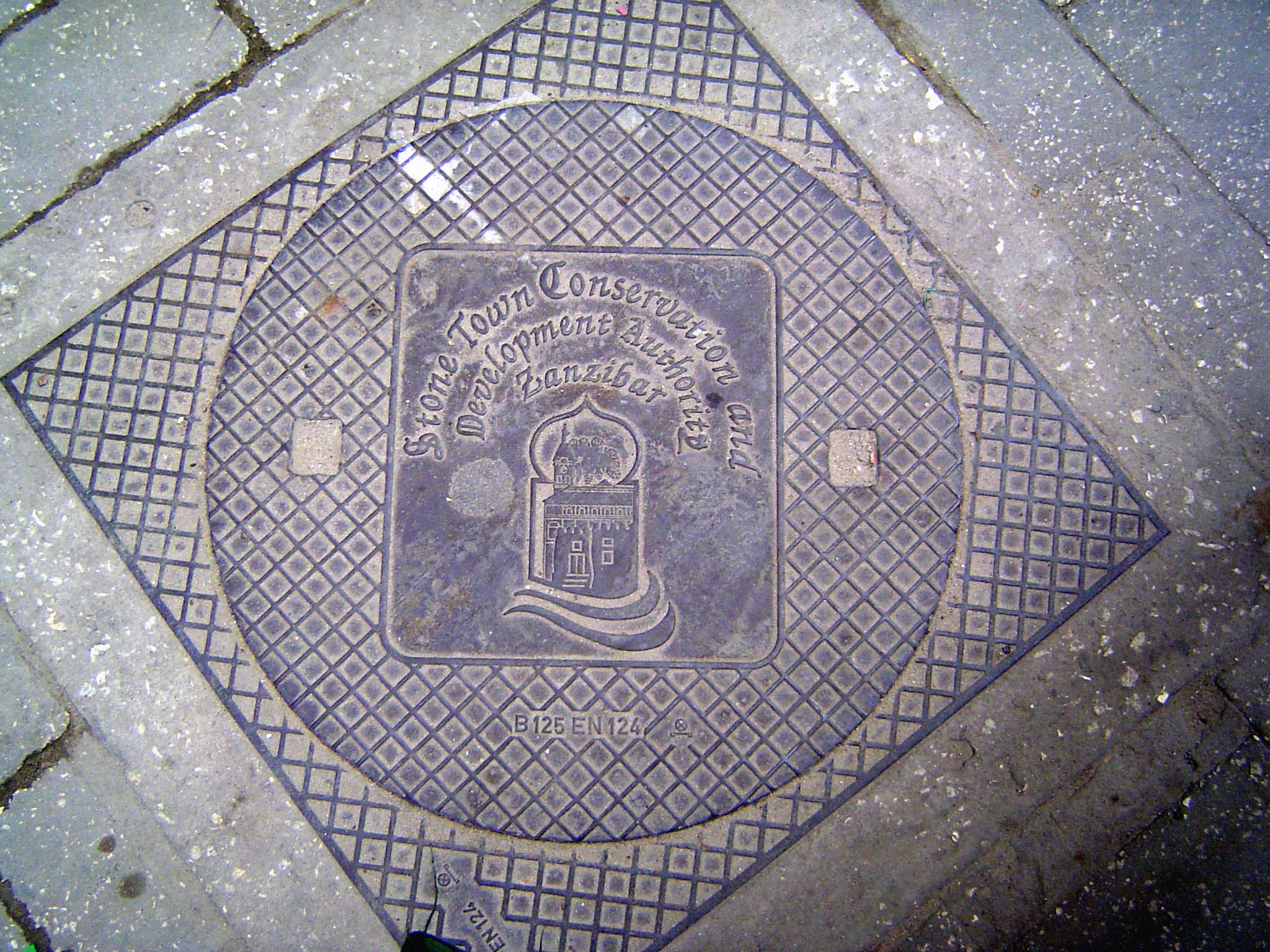 The manhole cover is a reminder of the existence of the Stone Town Conservation and Development Authority, created in 1985. A half-dozen yea