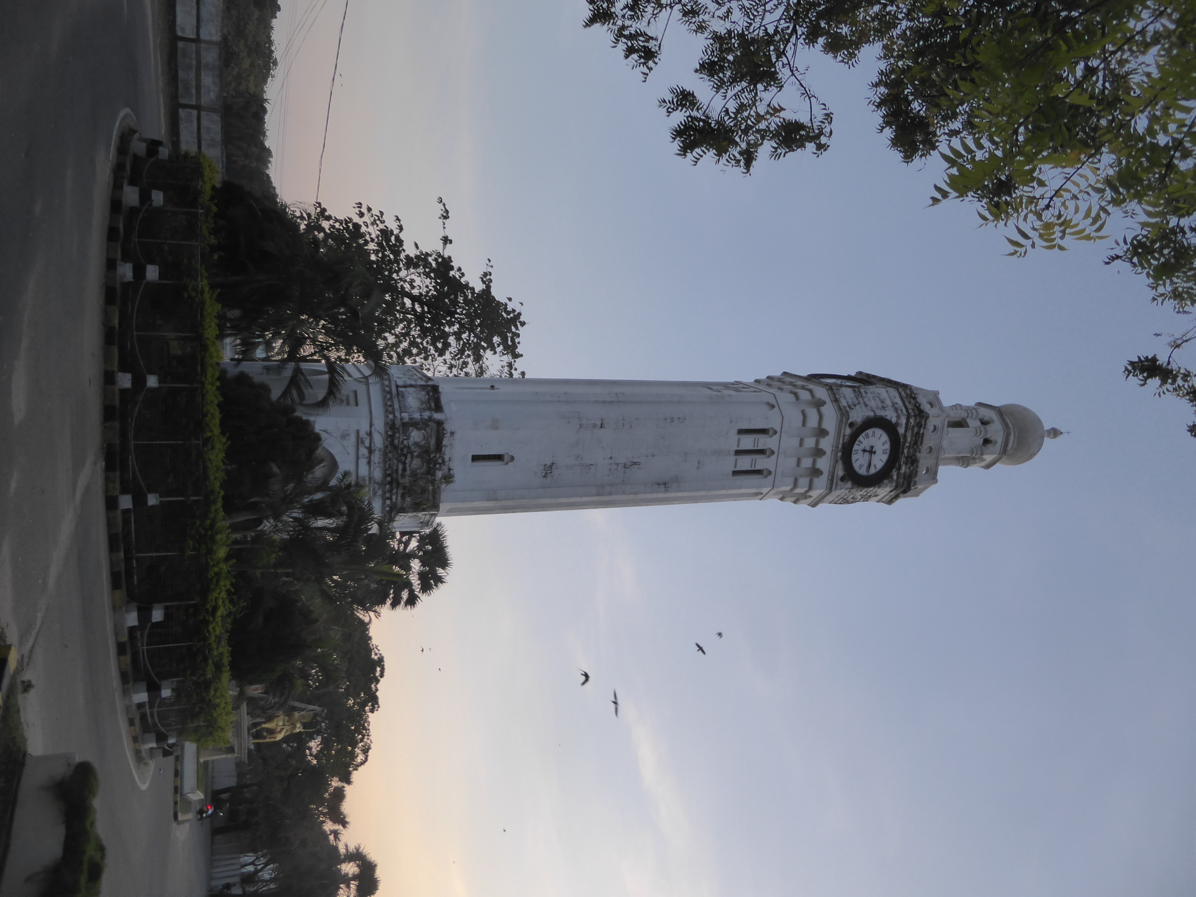 Both hotels are close to this clock tower, built in 1882 to recall the visit in 1875 of Albert Edward, the future Edward VII. What did it lo