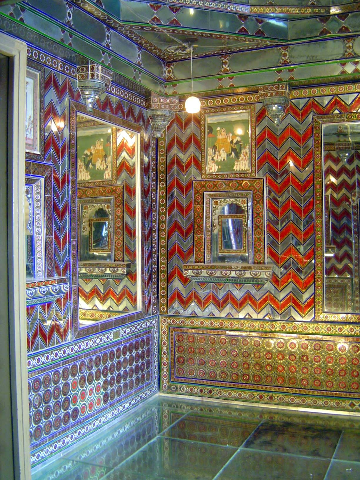Many of the palace rooms scale not only a rocky ridge but the heights of vulgarity. Case in point: the Dil Kusha Mahal, from the 1620s. The