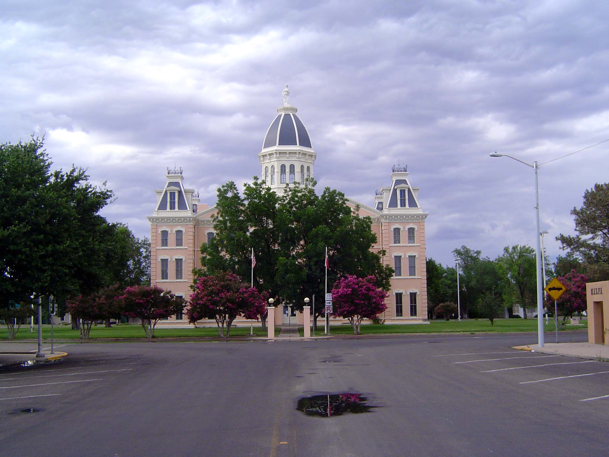 A courthouse with a touch of the Second Empire.
