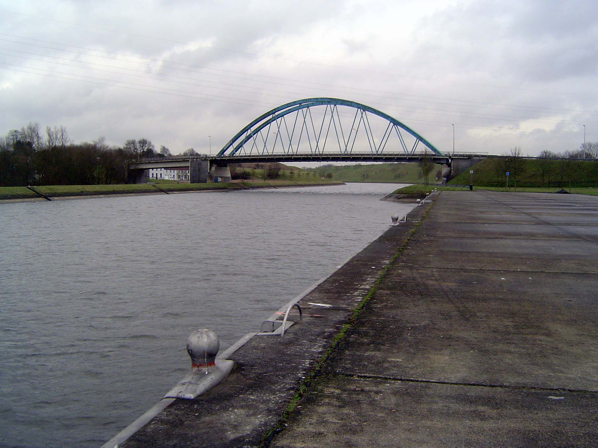 A bit of the much wider new canal. It's only about 10 miles long, approximately connecting the Scheldt at Tournai with the Meuse at Charlero