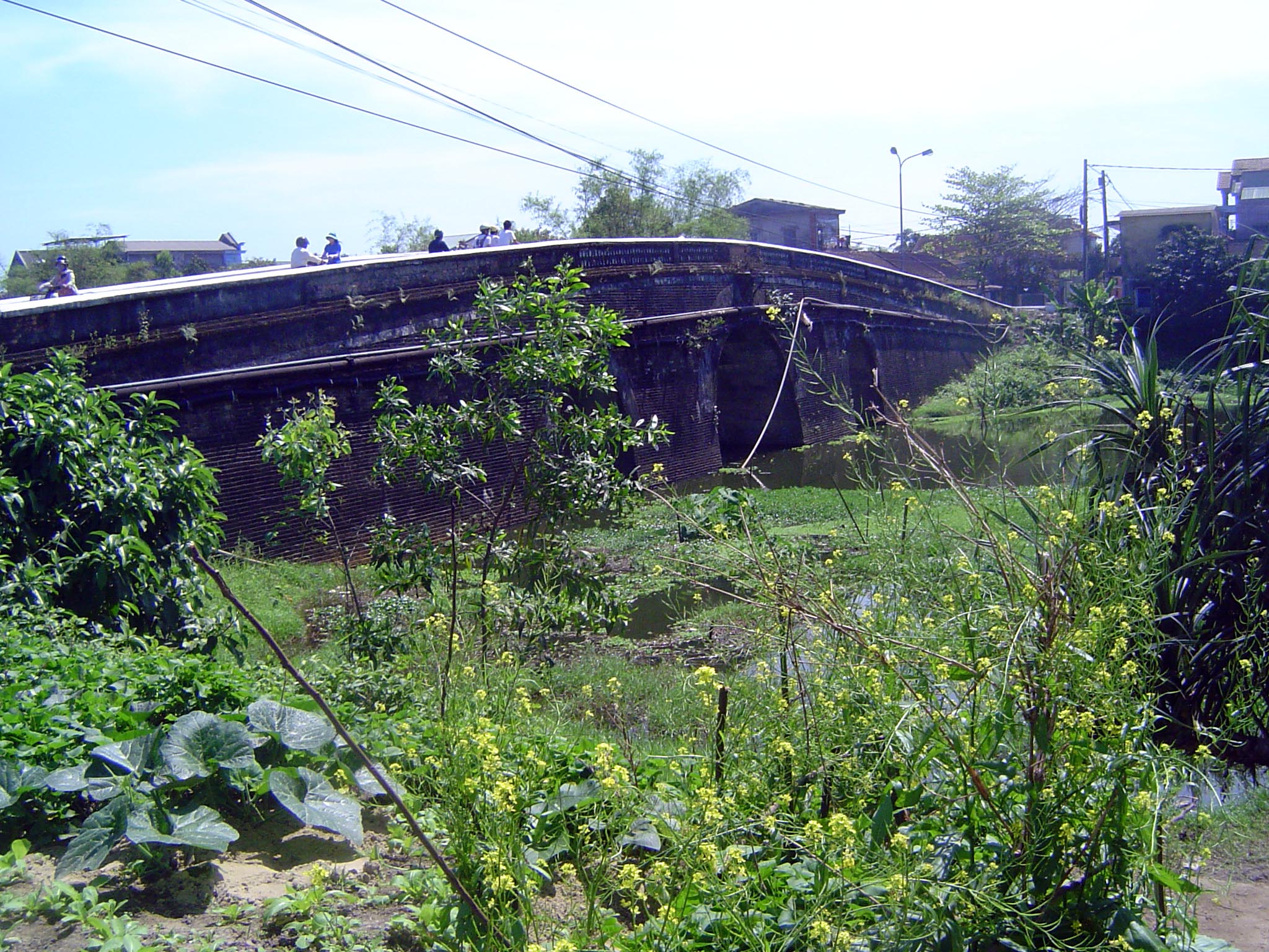 The Ngu Ha Canal runs through the citadel north of the imperial enclosure.