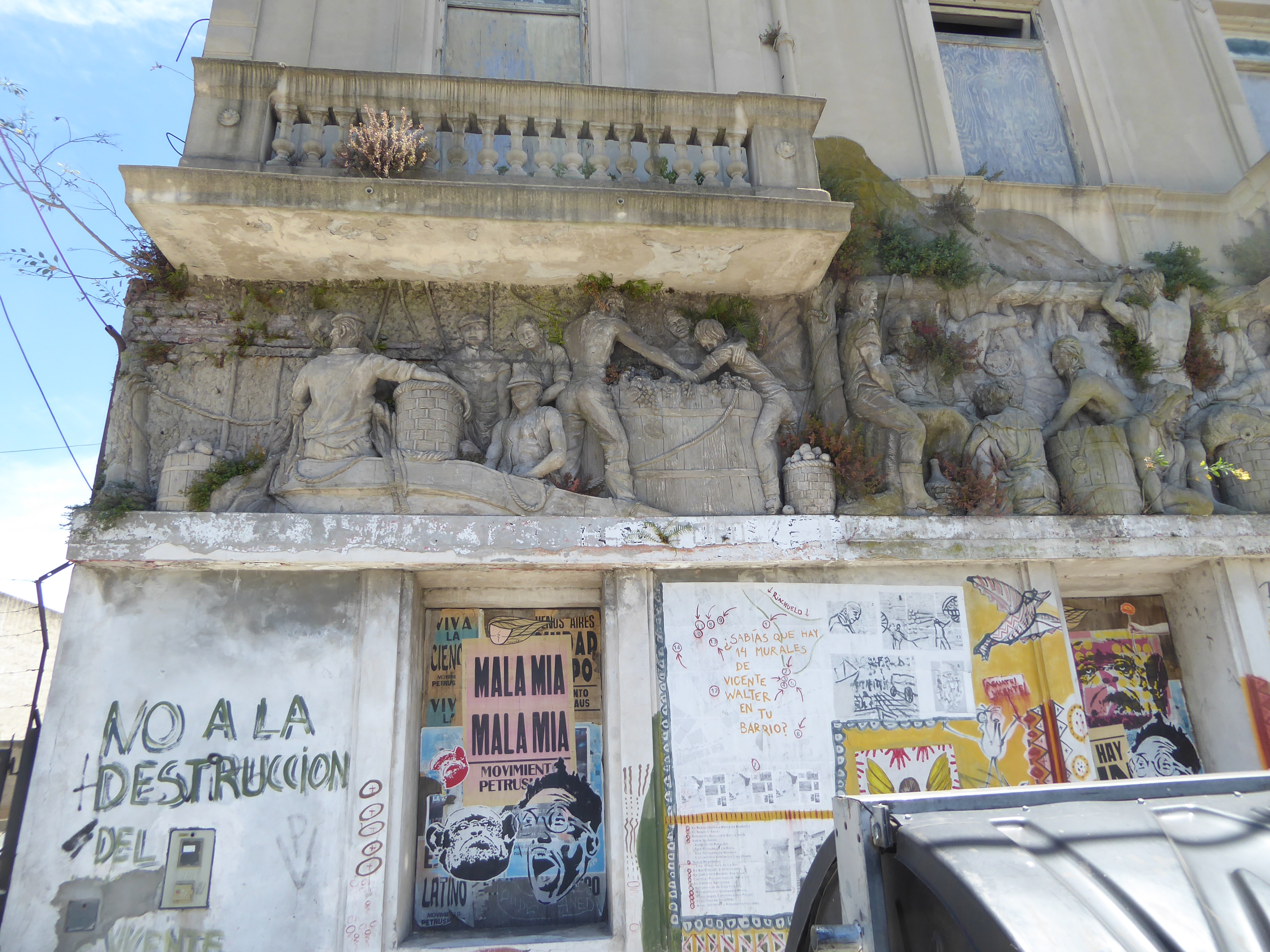It's this frieze, which wraps the old Southern Maritime Supply Building, and it's about real men doing real work. As the graffito says, ther