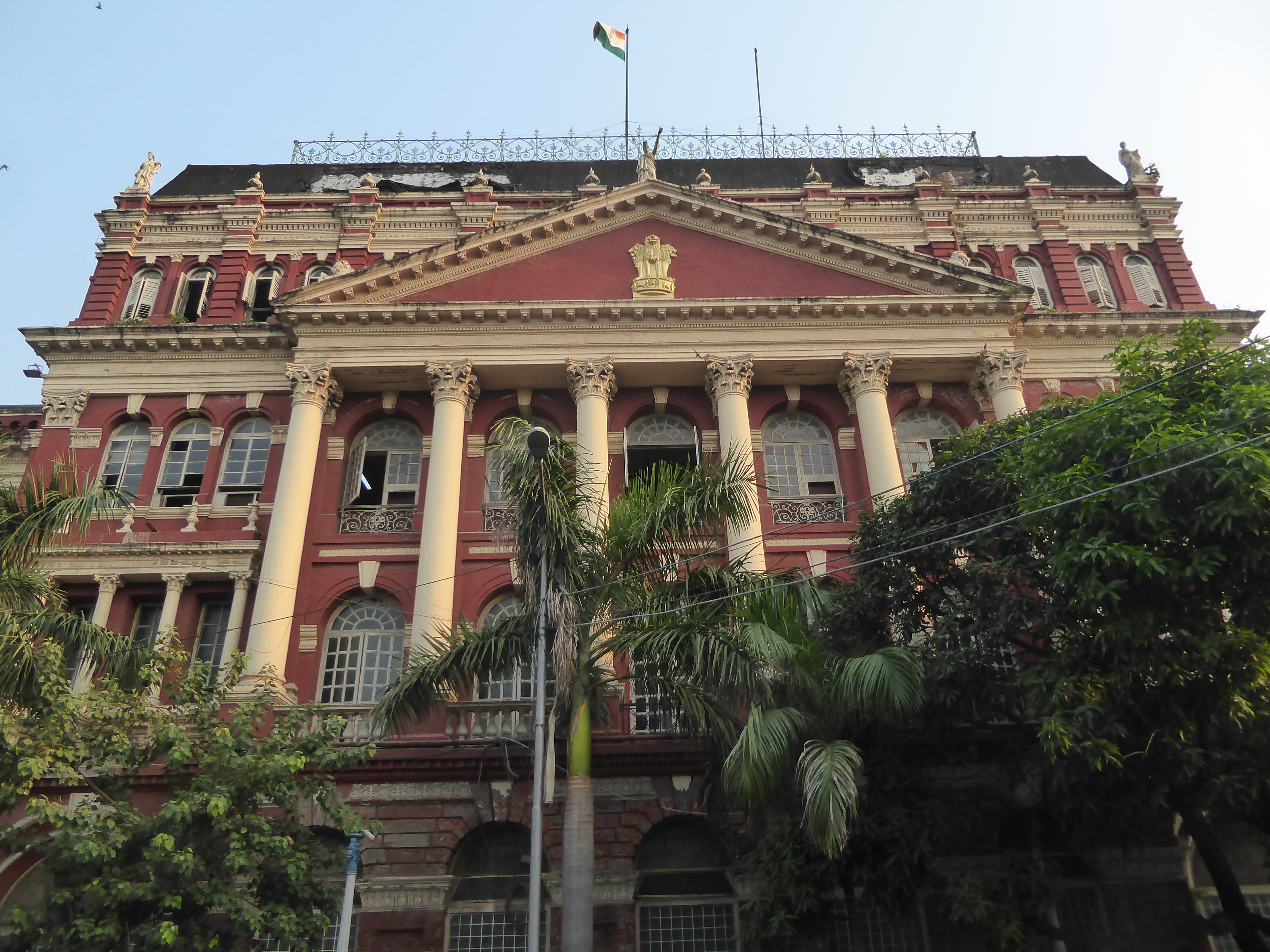 Here's one end of the facade added about 1882.  The British coat-of-arms is gone, replaced by the lion capital adopted by India in 1950. And