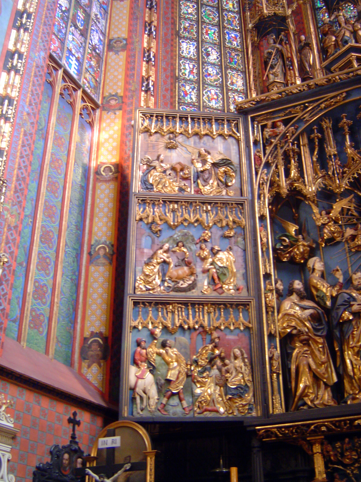 On the left: up top the annunciation; in the middle, the nativity; at the base, the adoration of the magi.