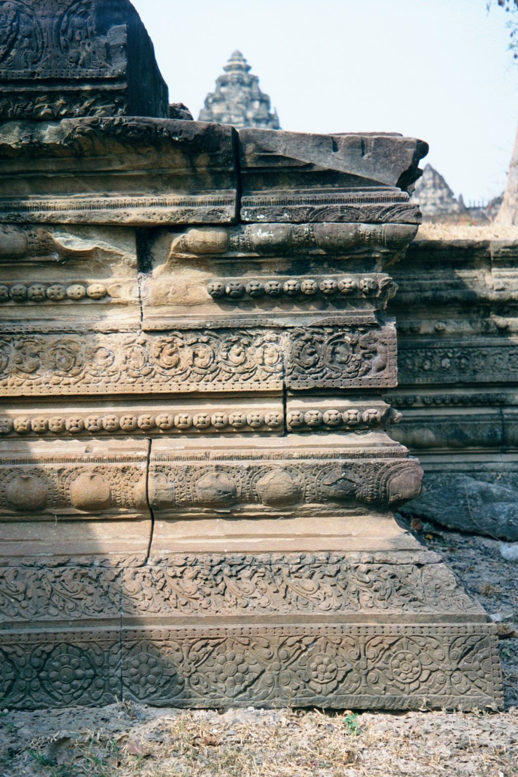 Floral decoration covers even the base of the causeway.
