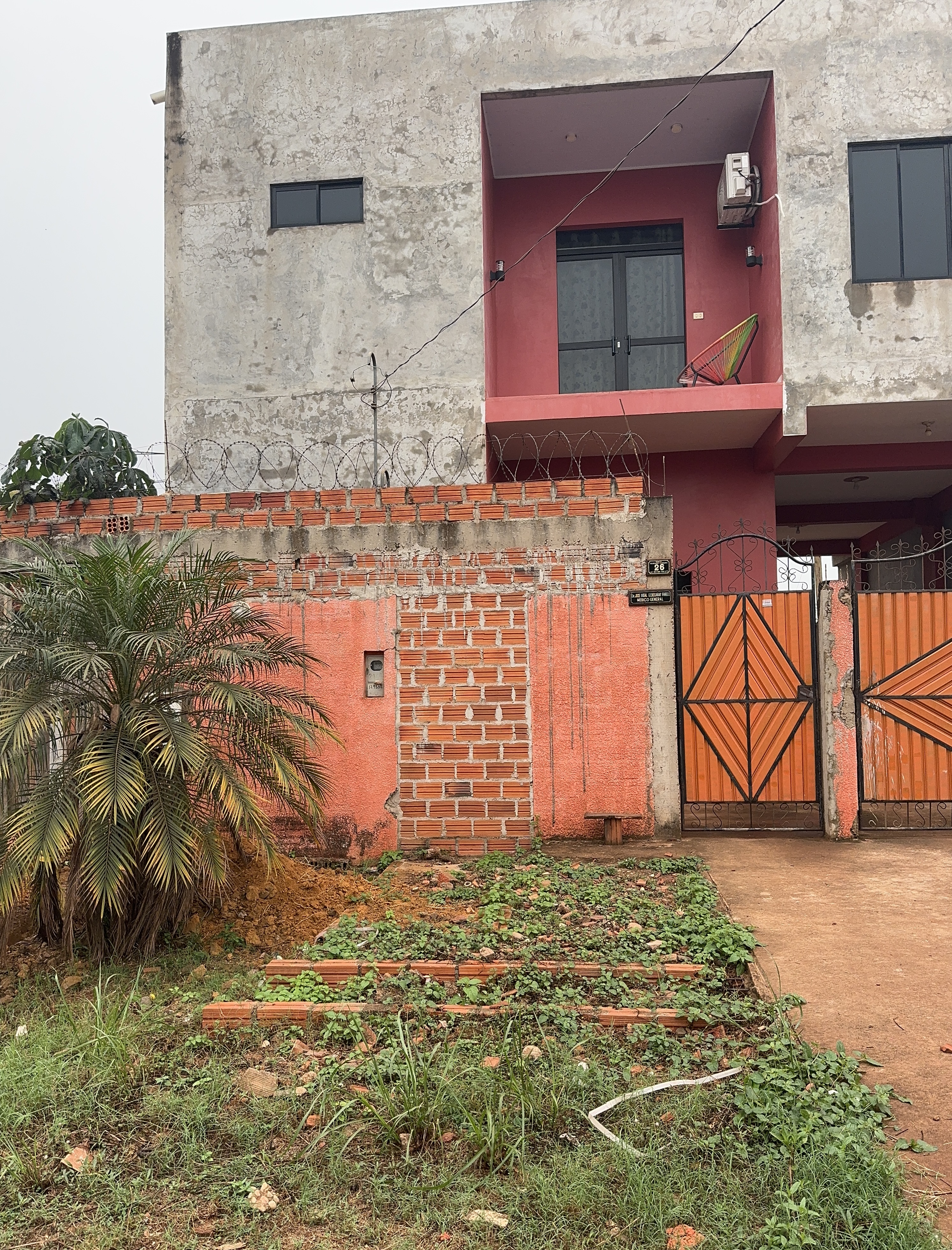 Here, somebody has graduated to concrete or is it merely disguised brick?.