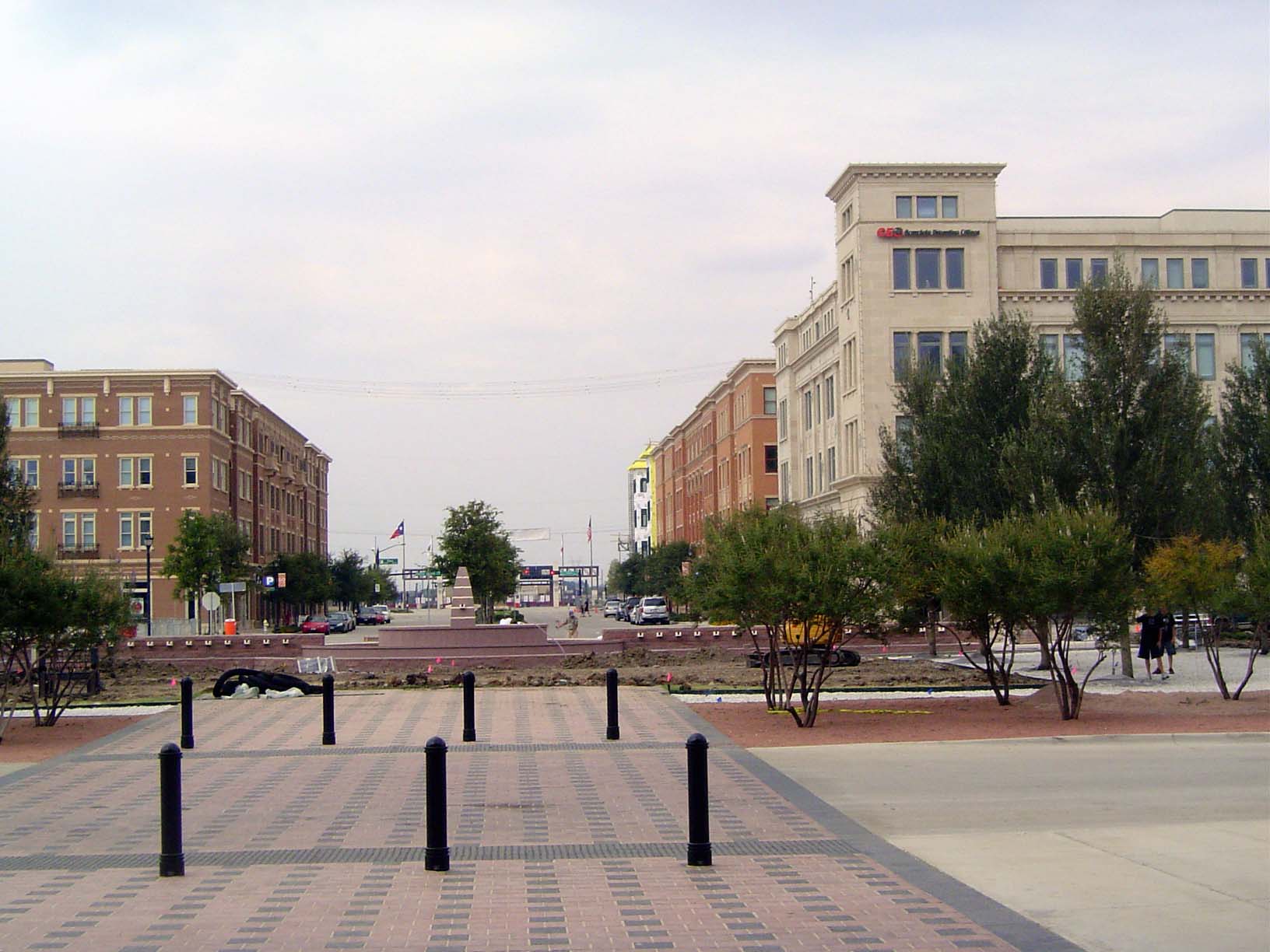 North of Legacy and still gathering steam in 2007, this is Frisco's town center, begun on a 400-acre site in 1999.