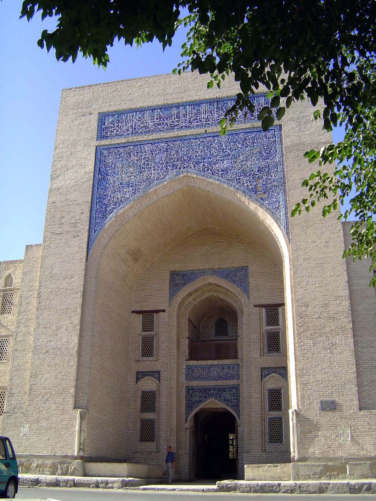Close to the pool but much older is the Kukeltash Madrasa of 1568. It's named for Kulbab Kukeltash, a senior figure in the administration of