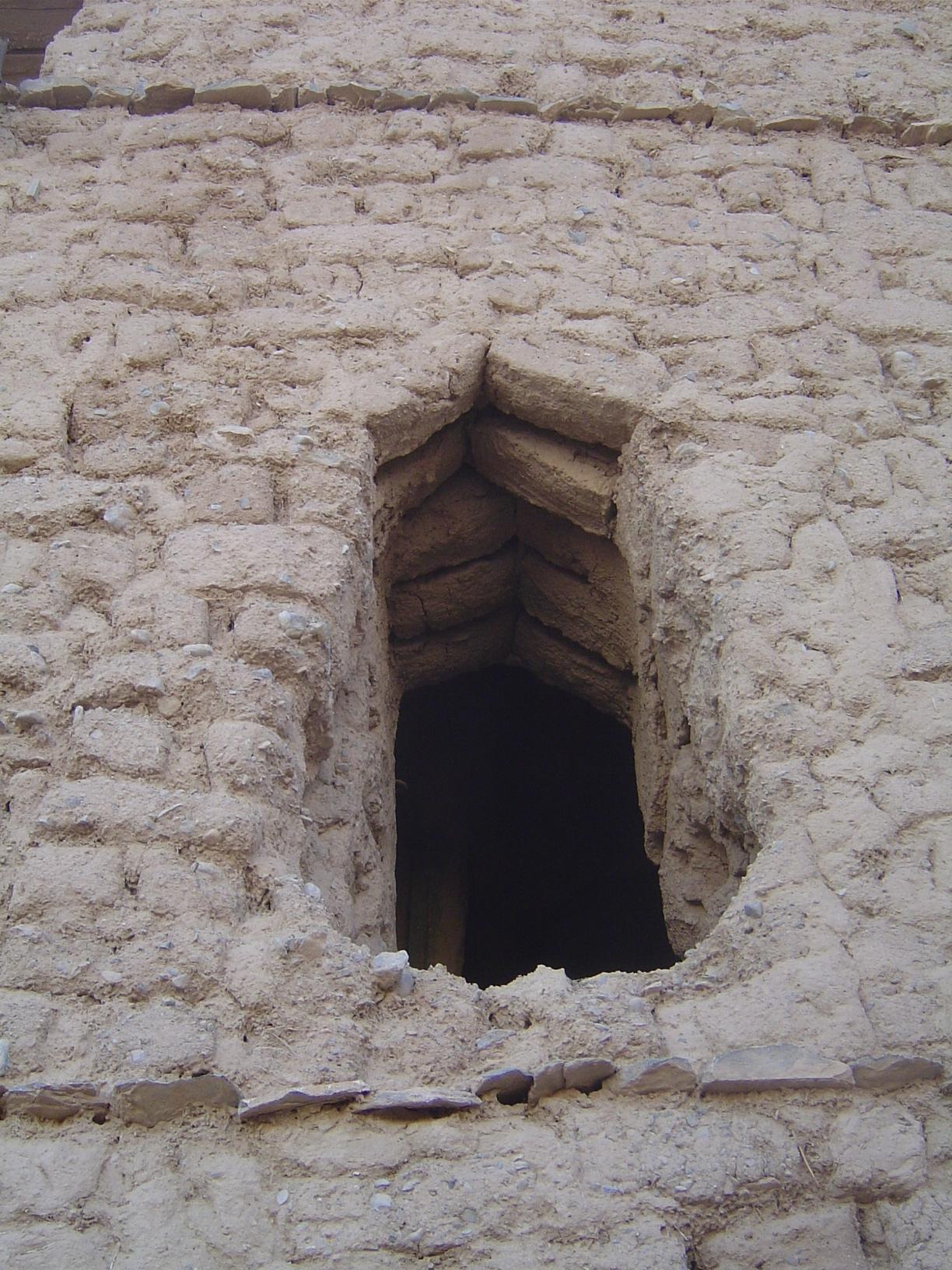 Still, you can get a good look at the traditional way to support walls over windows here.