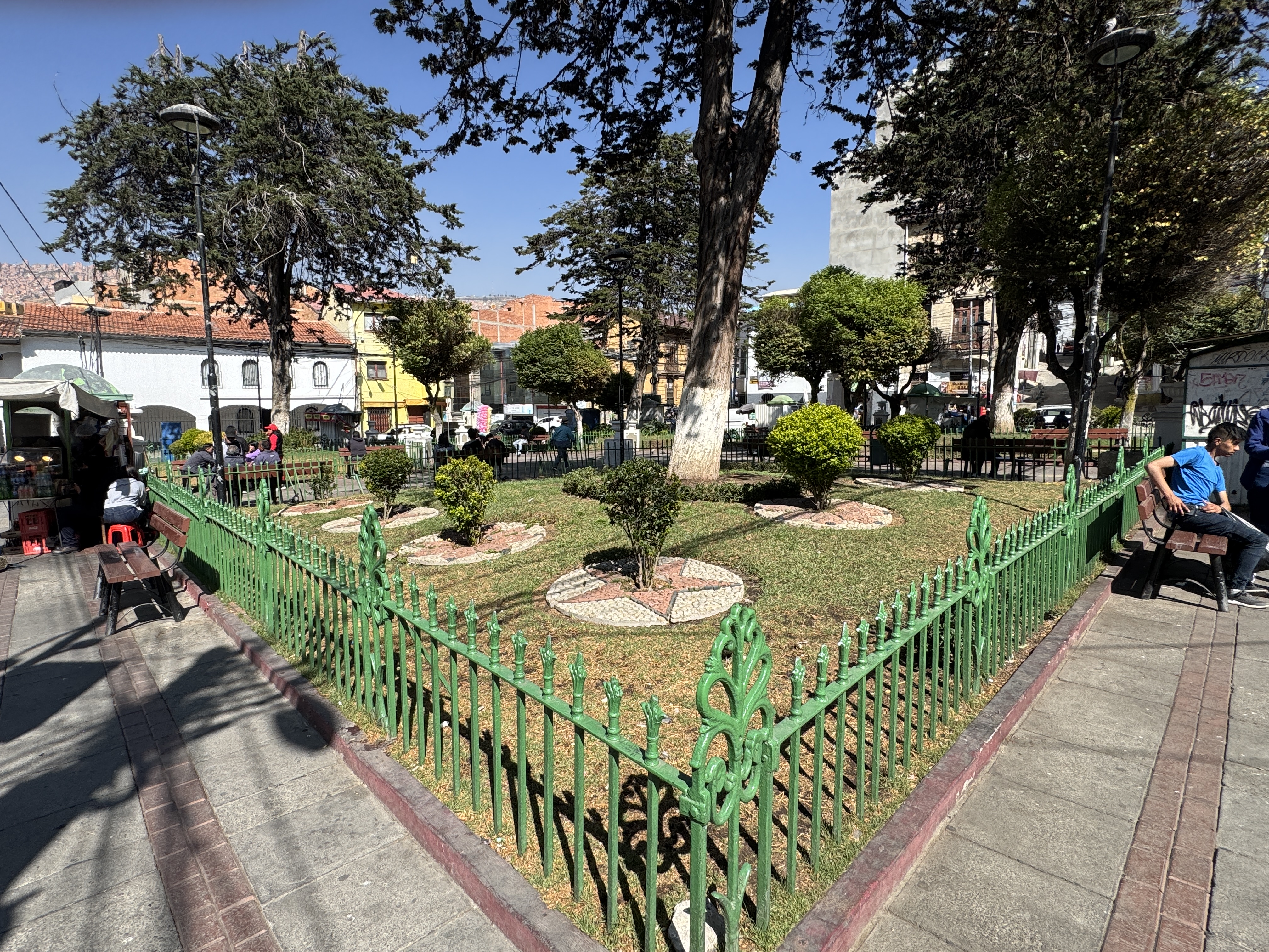 One more example of the colonial high life.  This is the Plaza Riosinho.   It's about 500 meters from the Plaza Murillo, but you can't get h