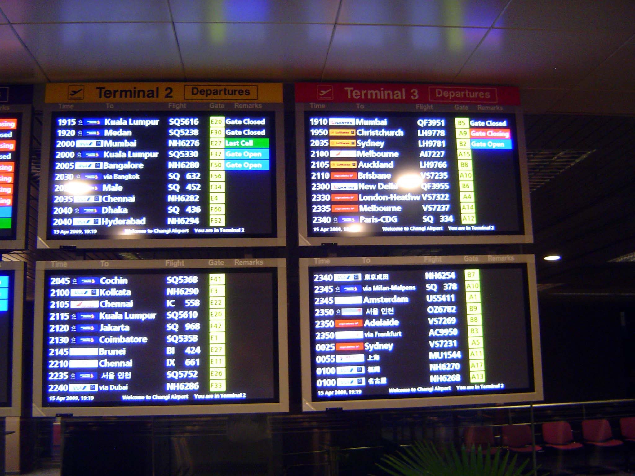 Departures at Singapore Changi: Malaysia, India, Bangladesh, Australia, New Zealand, France, the Netherlands, and more.