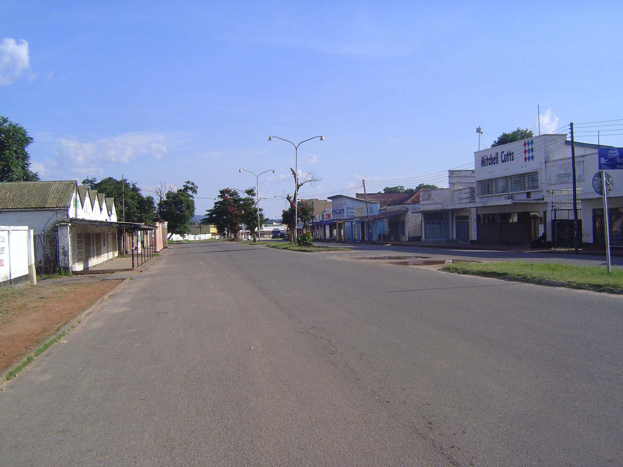 It's a Sunday afternoon, which partly explains why President formerly First Street is so quiet. It's also on the edge of the town, however,
