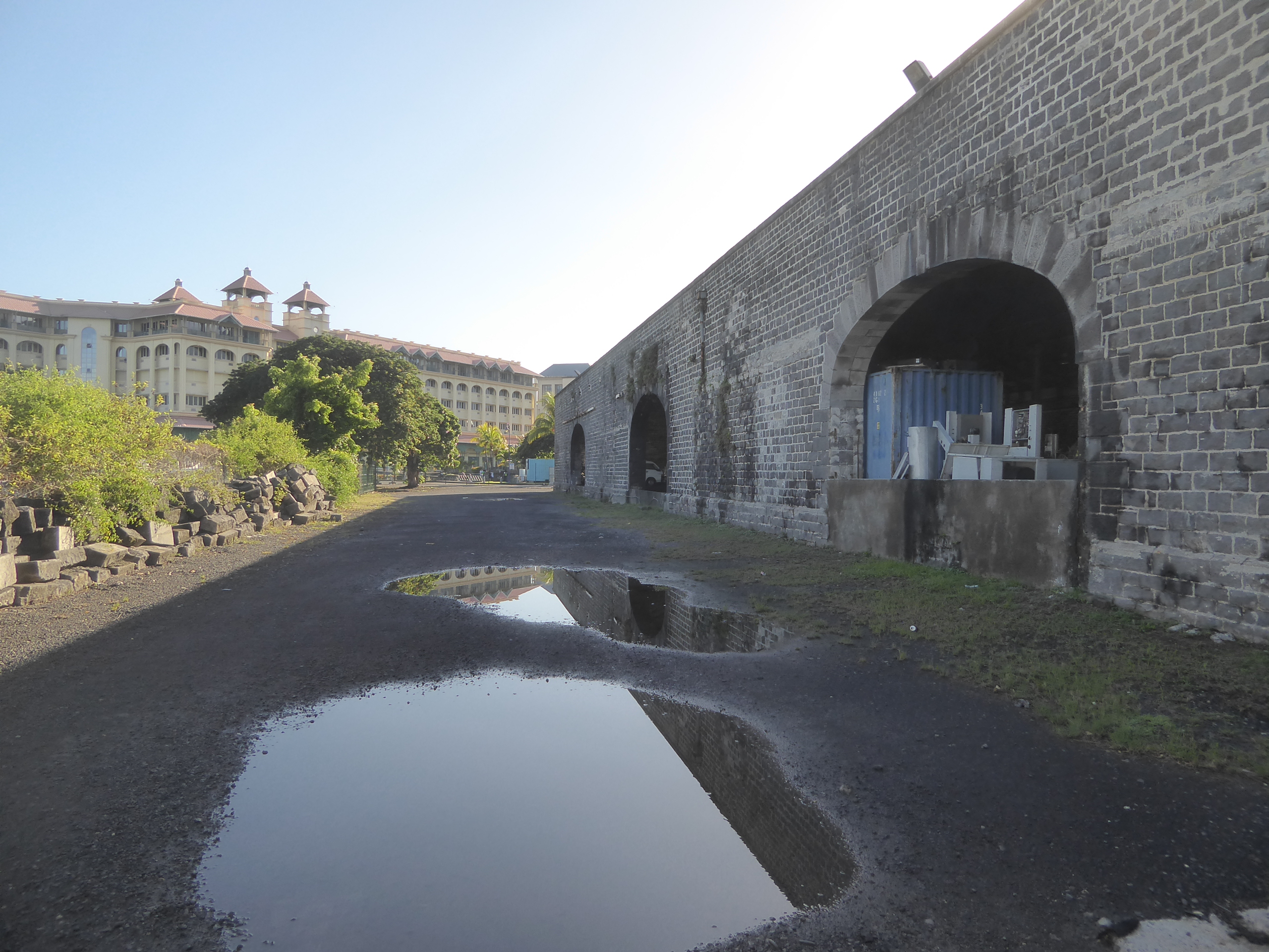 The opening of the bulk sugar terminal in 1980 freed up the waterfront for tourism development, and in 1996 the Caudan Waterfront opened on