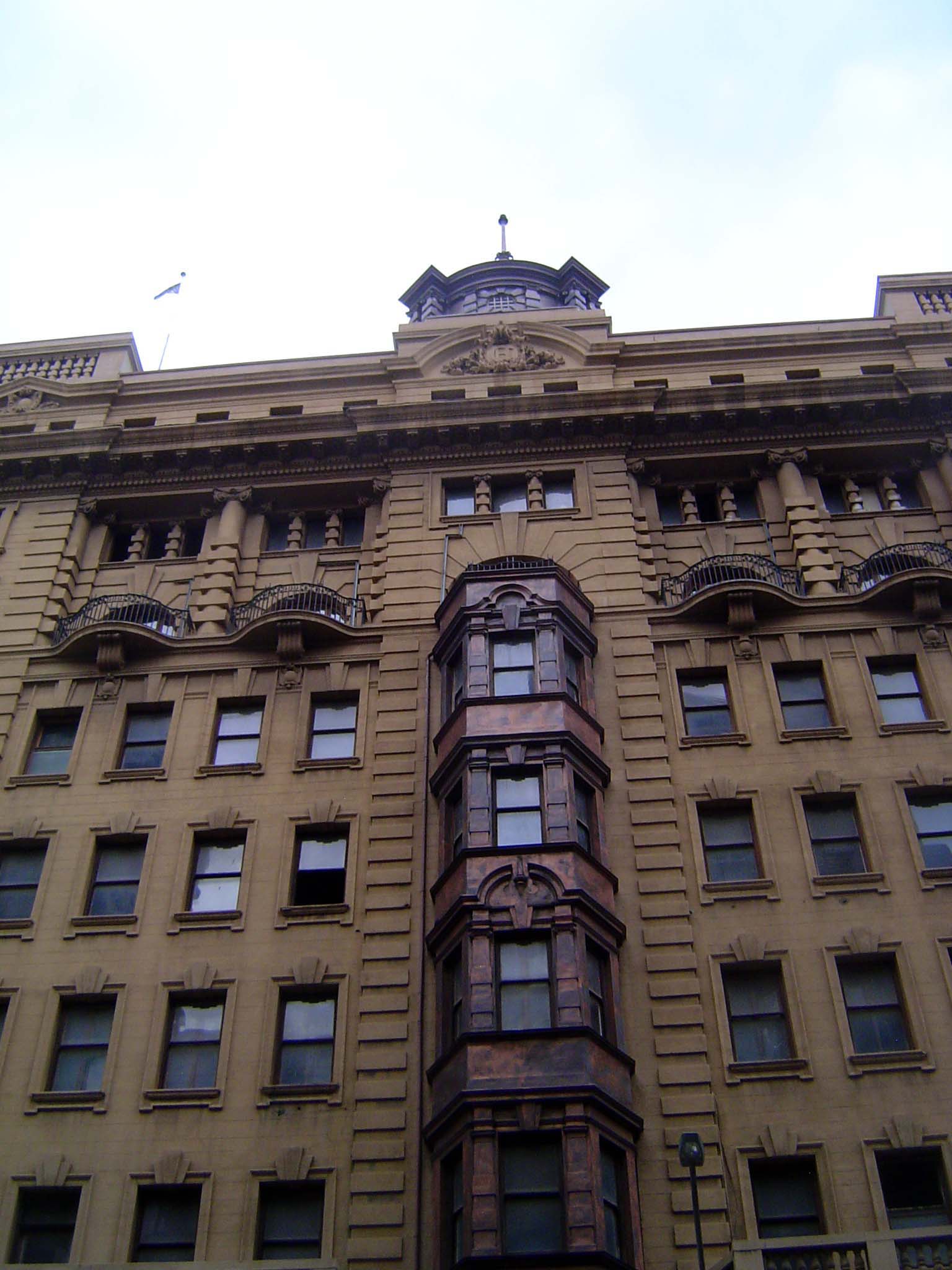 The city's first skyscraper—complete with steel frame, concrete floors, and elevators with their own generators—was Commissioner Street's Co