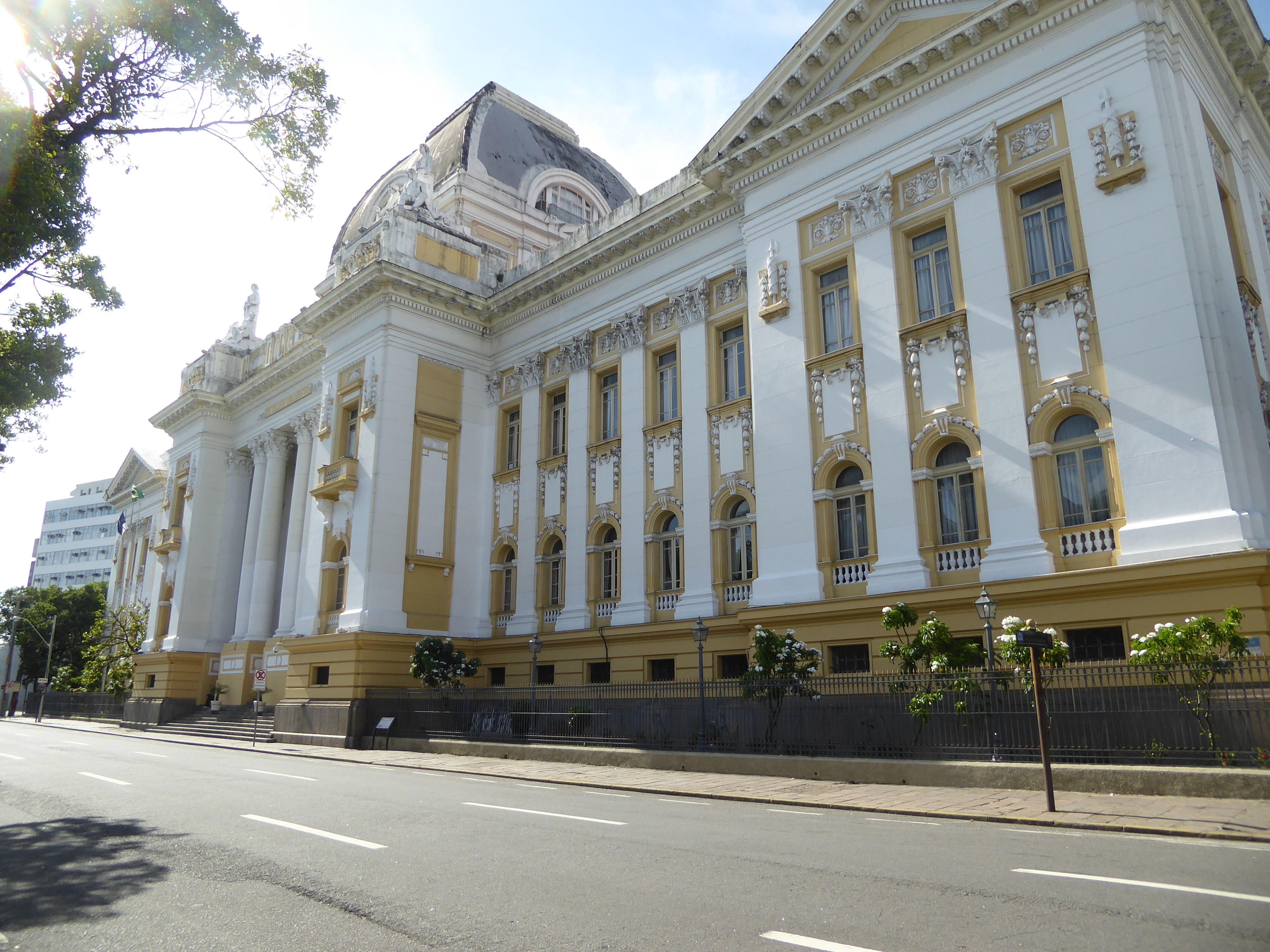 Brazil was such a pioneer in the development of modern architecture that it's a shock to learn that this building, the Palacio da Justica by