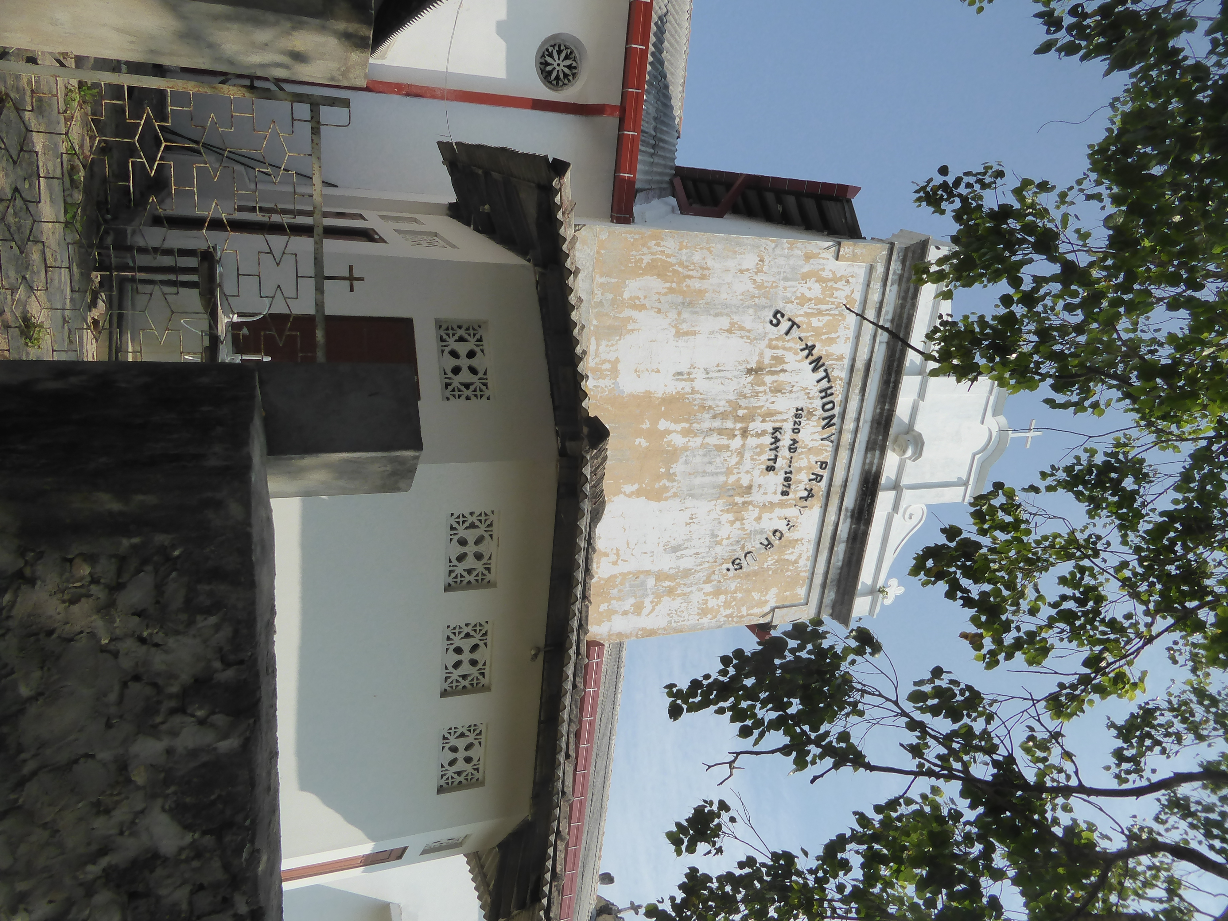 Kayts has no secular buildings to compete with these churches.