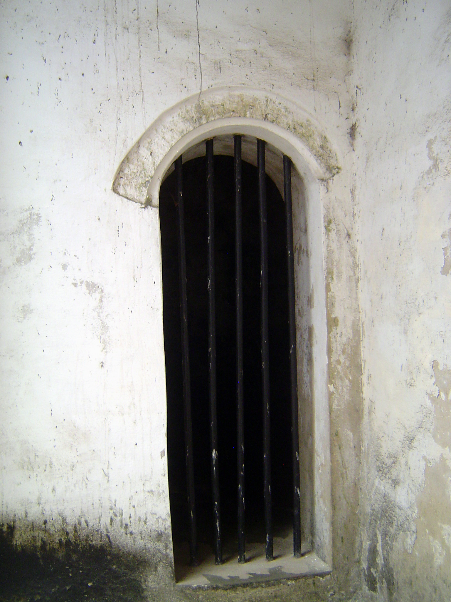 Hard to believe it had a chapel at all, but Christianity can be elastic. Here are some of the fort's dungeon bars.