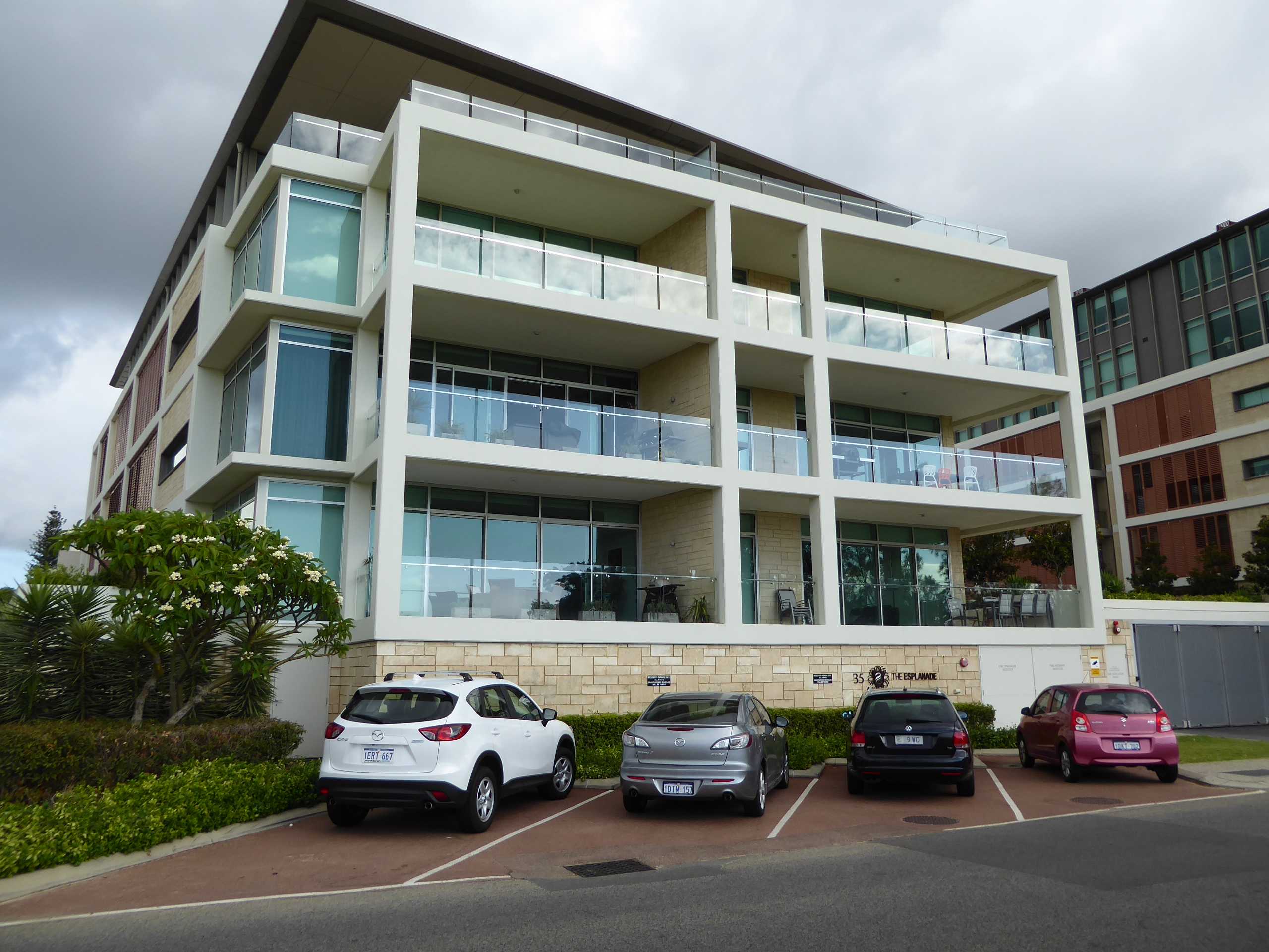 There are some apartment buildings along the way, in this case at 35 Esplanade. A 3-bedroom unit in 2016 ran about A$2 million.