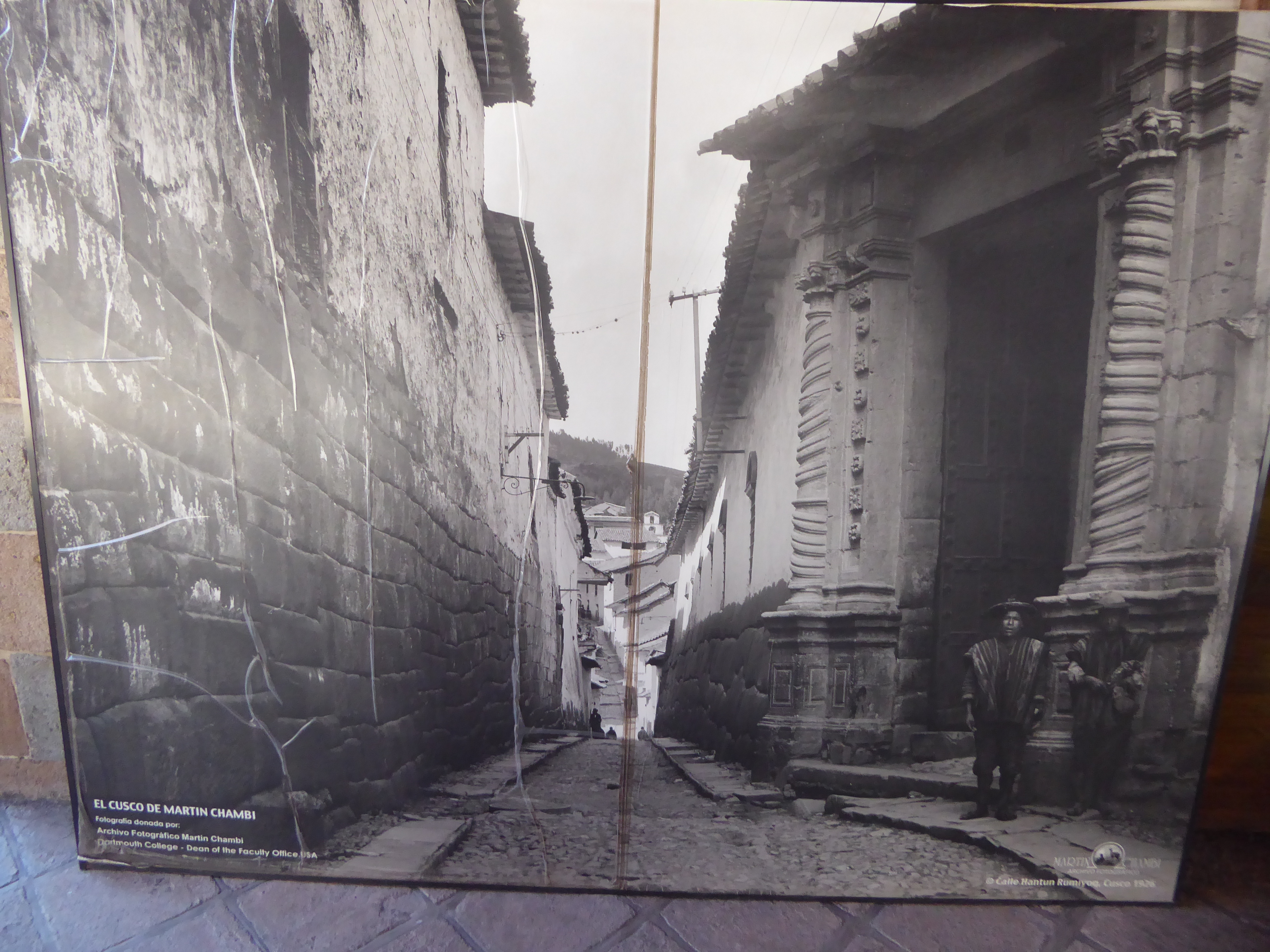 We're back to the main entrance of the museum, as shown in a photograph taken by the pioneering Peruvian photographer Martín Chambi.