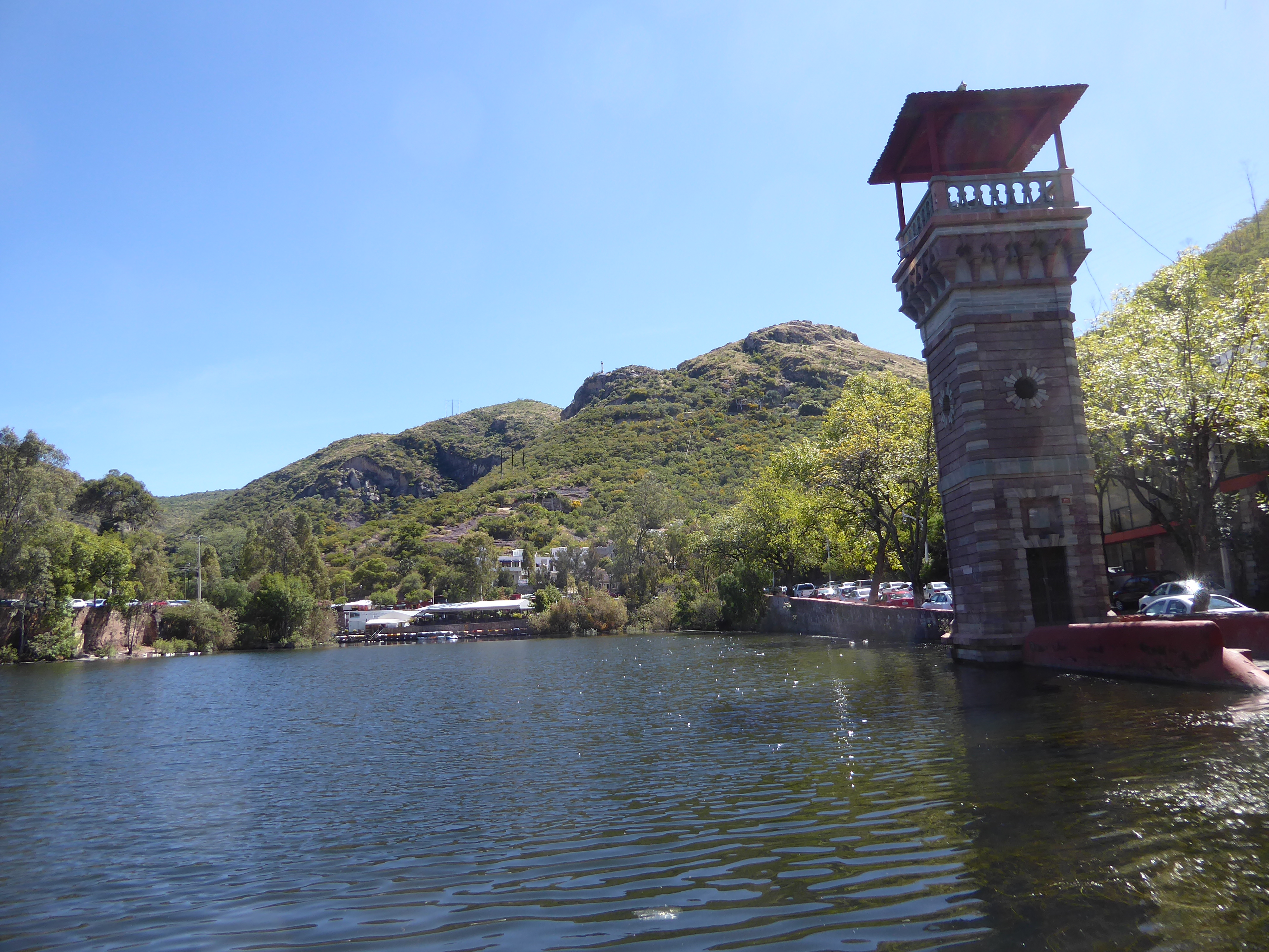 In 1749 a dam was built at the south end of the valley. It's the Presa de la Olla.