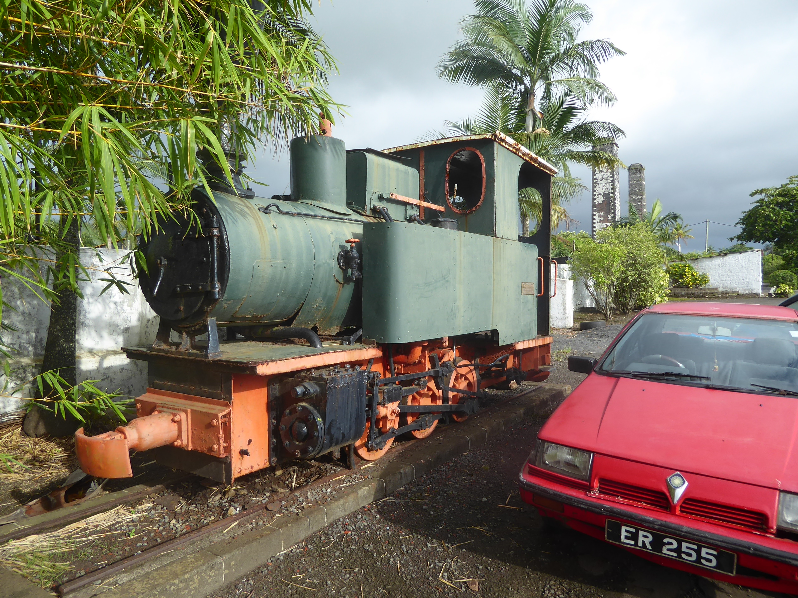 Here, at the old Grosbois estate, there's a steam engine. Provenance?