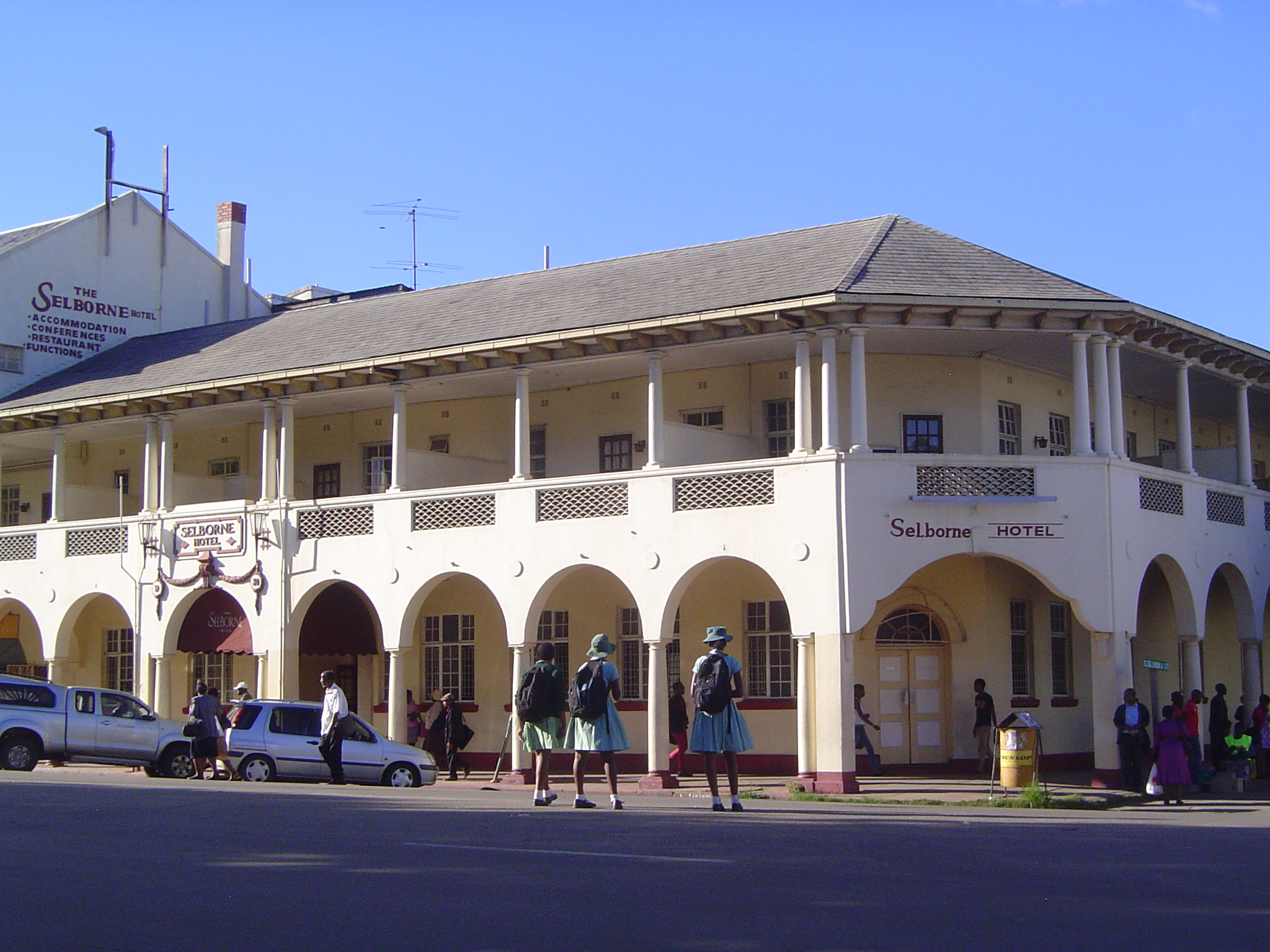 This hotel, perhaps the oldest of those still in business, takes its name from the street. which we saw before at the Cape-to-Cairo pub. Sel