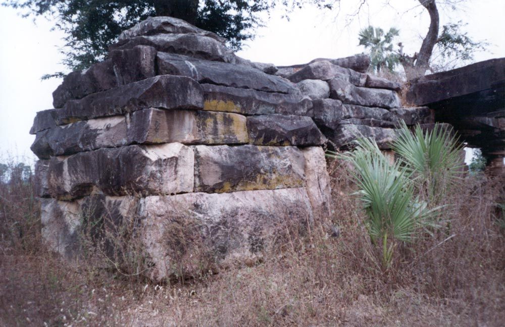 The same temple, seen from the rear.