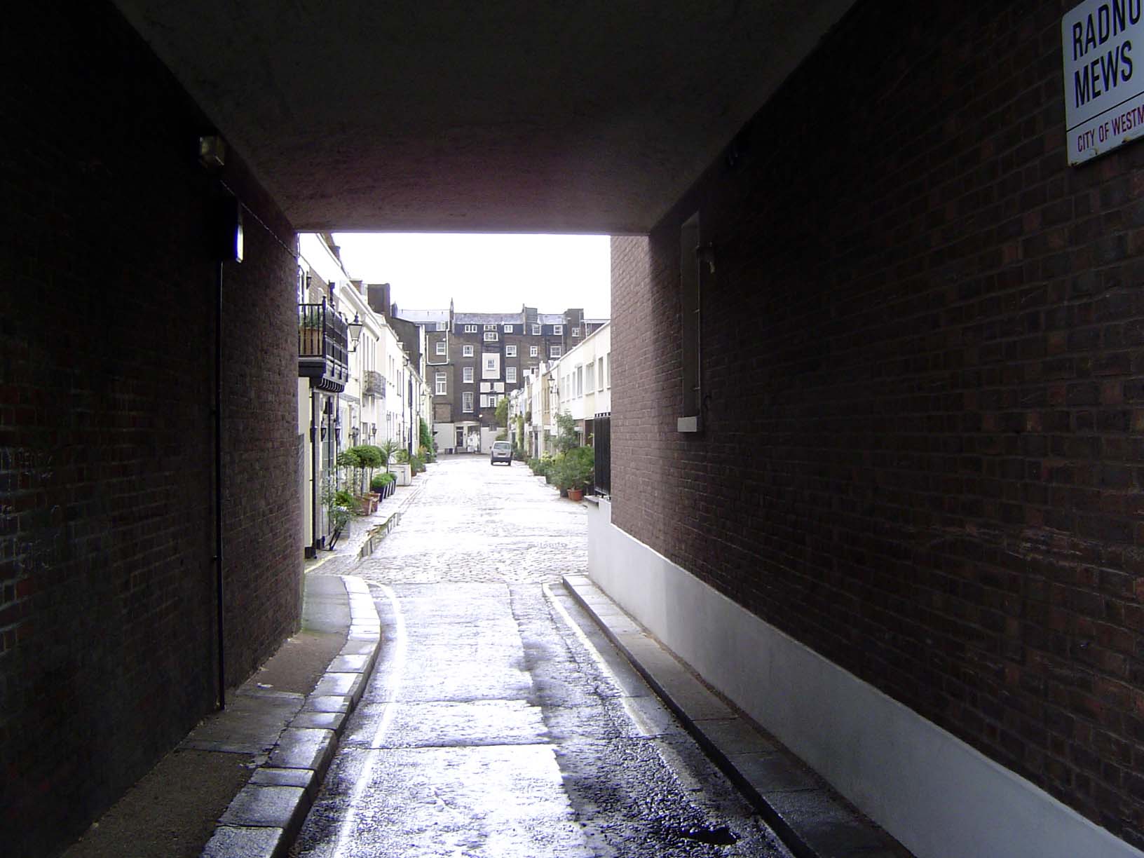 Here's another peek, this time Radnor Mews, entered through this tunnel.