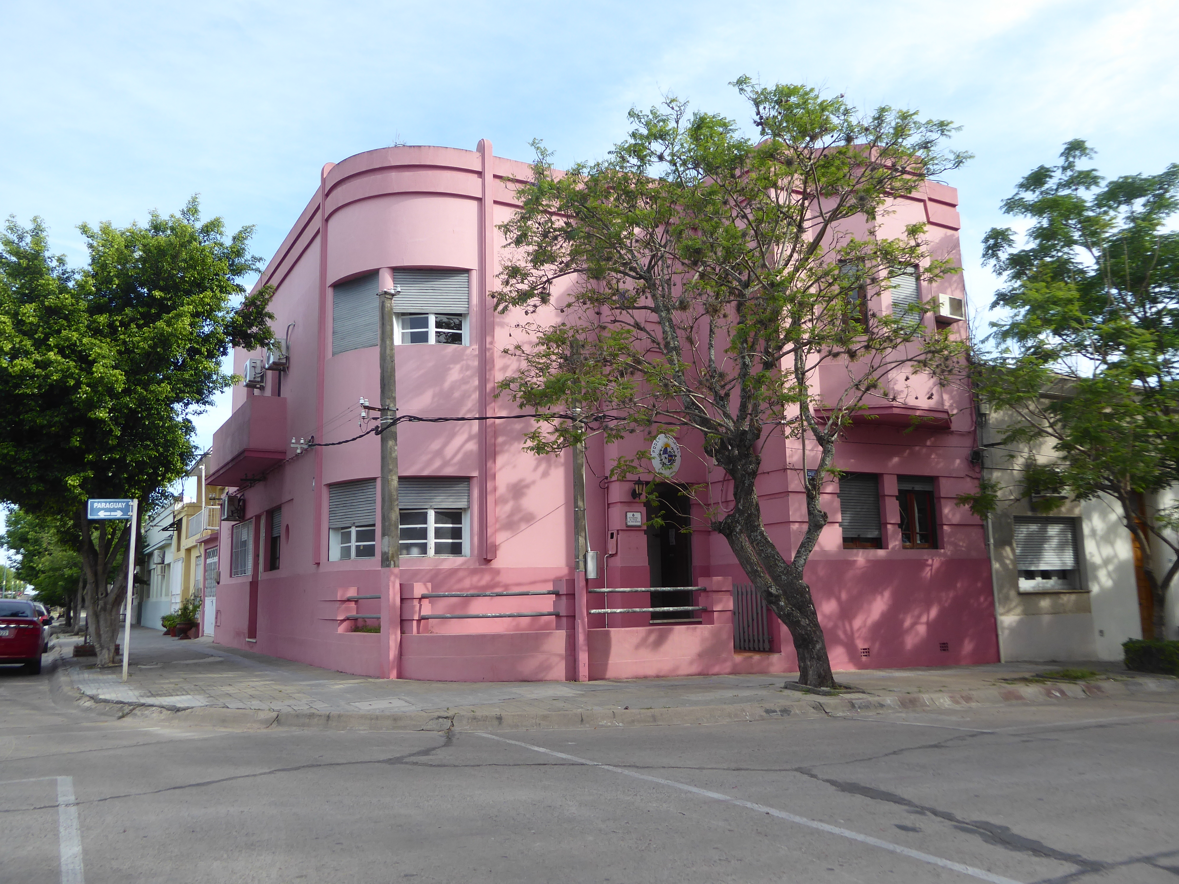 Not everything's classical. Here's a bit of Deco or Art Moderne.