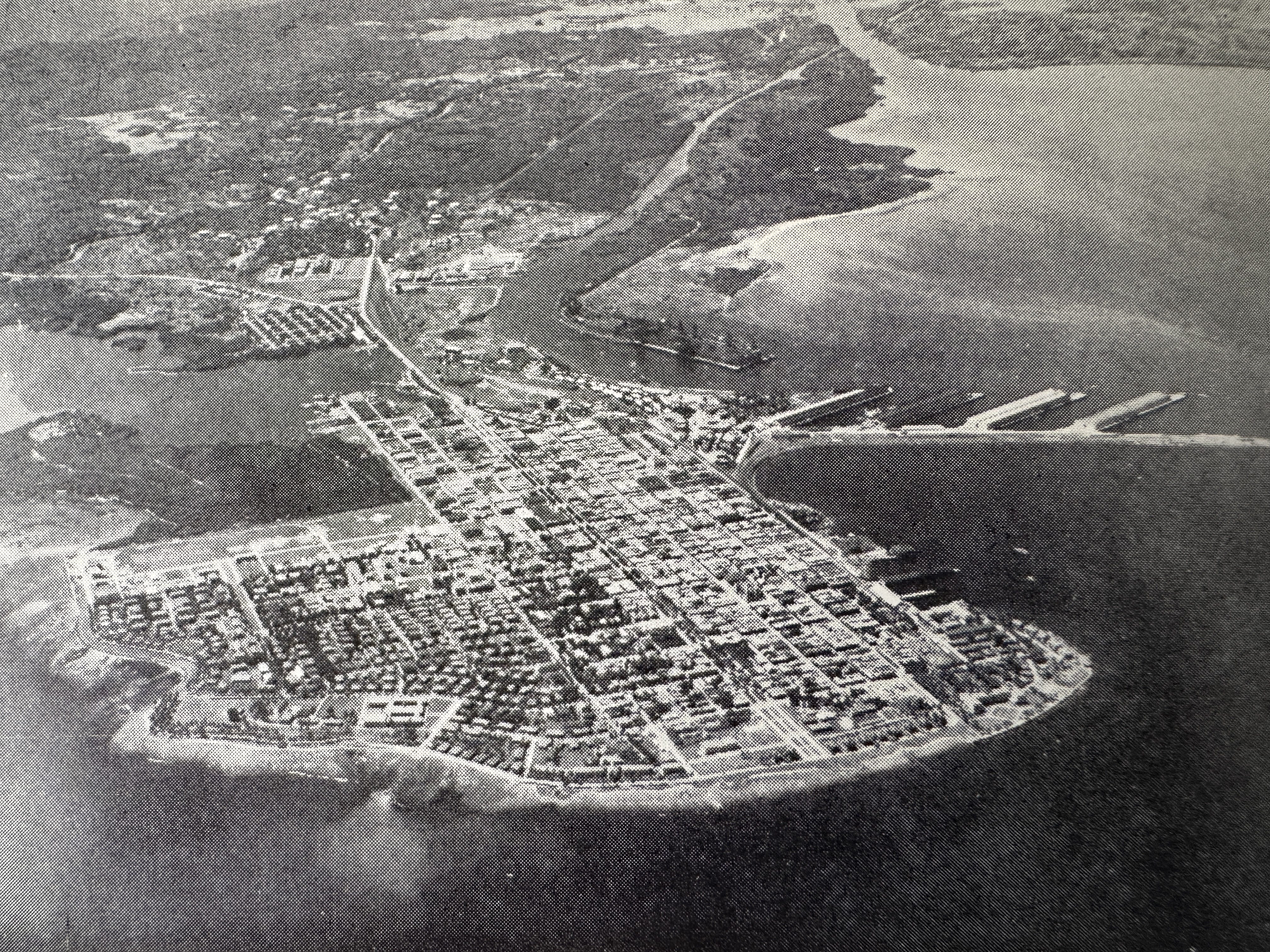 Today's Free Trade Zone is still swamp in this image from 1939.  Nobody's even heard of cruise ships, but New Cristobal, in the lower left,