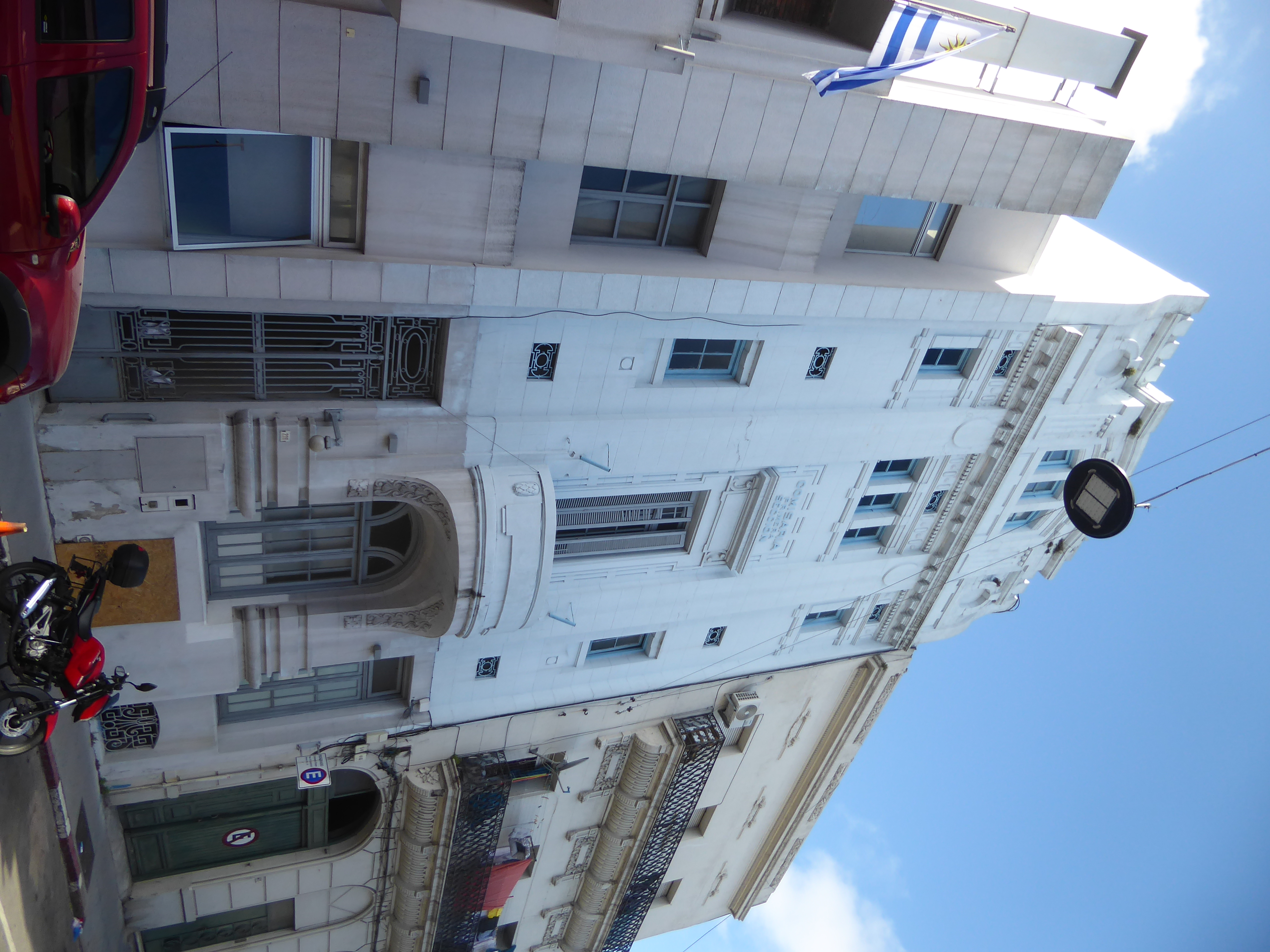 A police station on 25 de Mayo is in better shape. Eclectic? A mashup of classical and Art Nouveau elements? There, I've done it: used the w