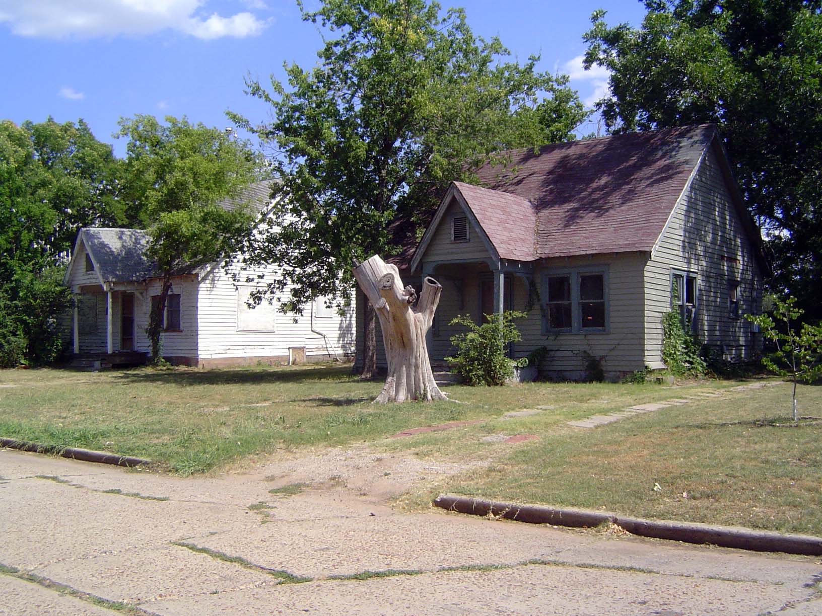 At the end of the same block: two owner-occupied homes built—surely by the same hand—in 1932. We're at 316 and 320 NE 26th, and if we had X-