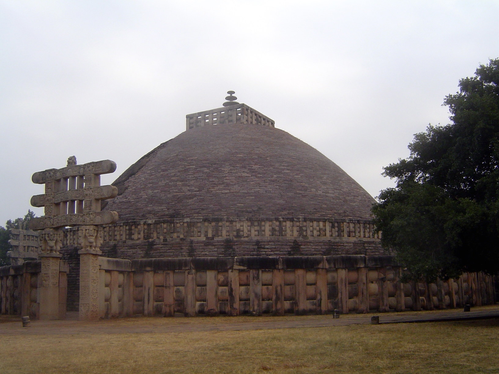 We've come around to the southwest corner, and you can see some other features. Above the dome, there's a parasol or chhatra atop a square p