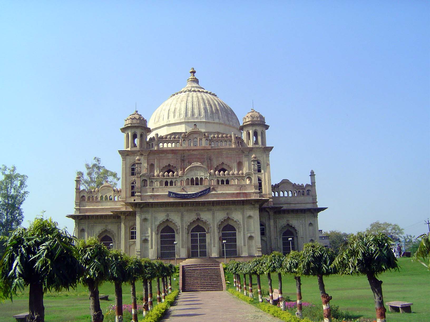 The same tomb, that of Saadat Ali Khan, seen from its far side. Saadat had lived in Calcutta and was well aware of European styles.