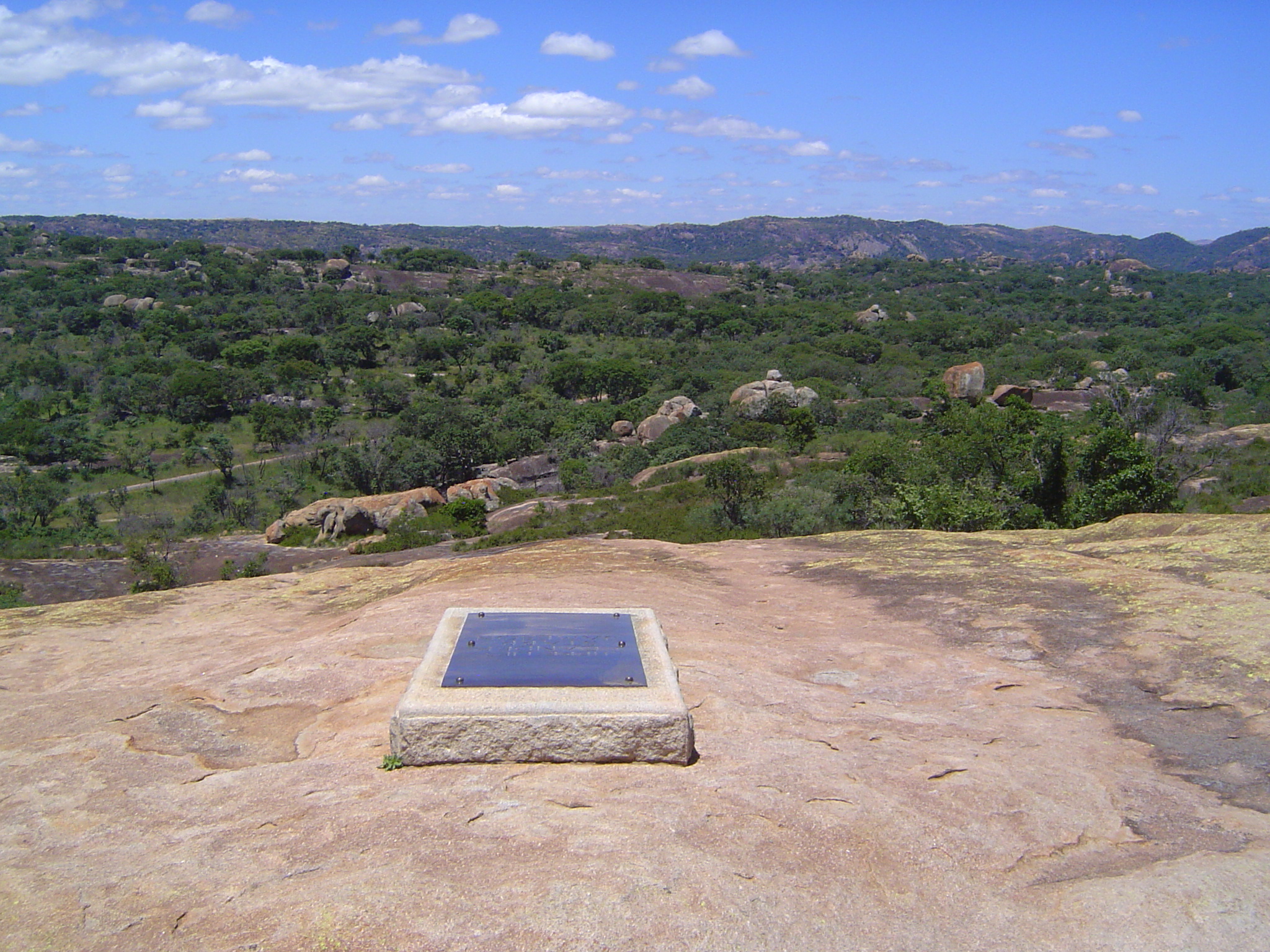 What's this? Off to the side, another tomb. Who could it be?