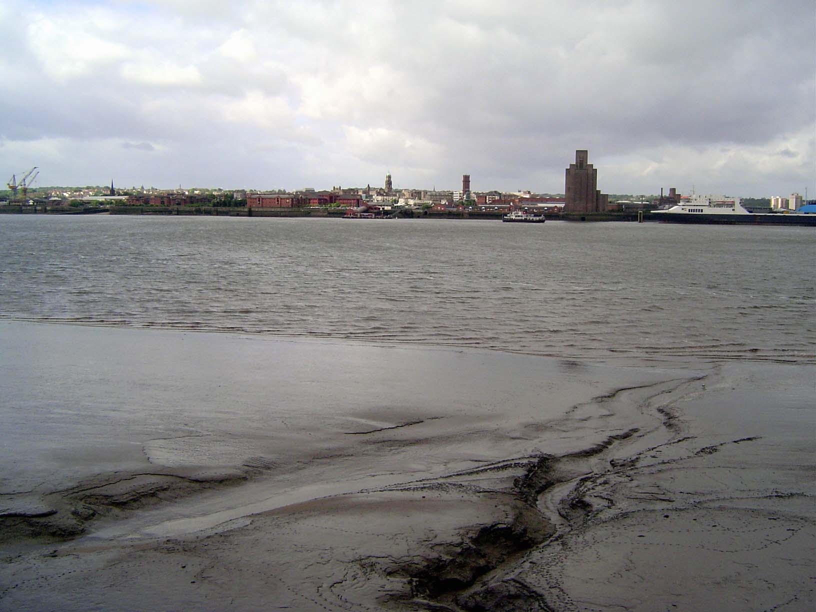 We're looking toward Birkenhead, across the Mersey—or, more precisely, the stretch of the Mersey called the Narrows. The mud hints at the ri