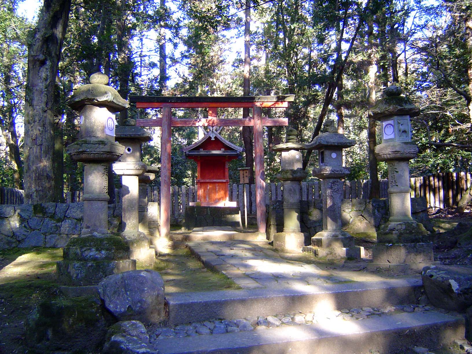 Along the path: a small shrine in the style of the Kasuga shrines themselves.